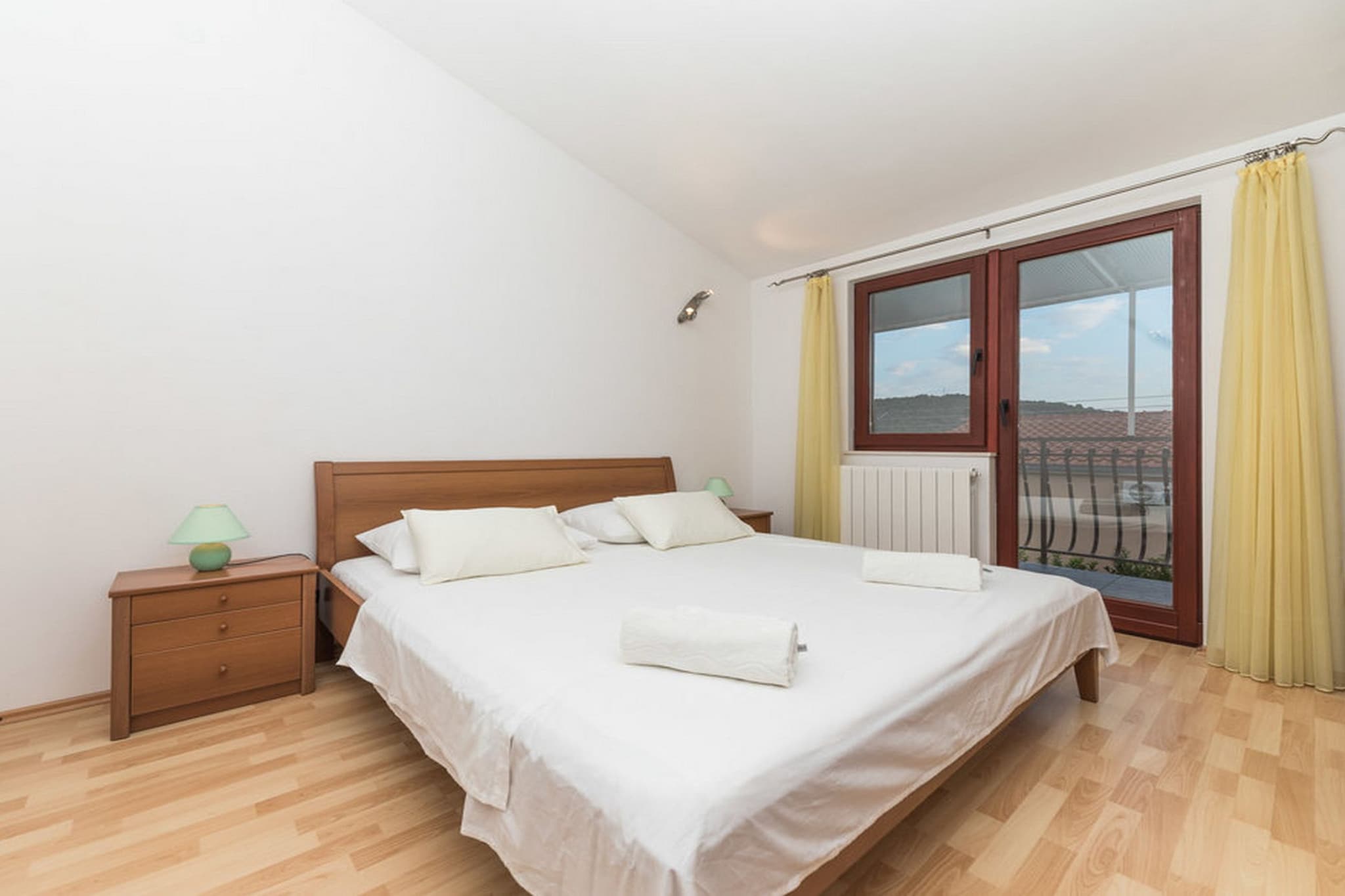 Relaxing Holiday Home with Pool, Fitness Area, and Entertainment Facilities - Six Bedroom Holiday Home-Schlafzimmer