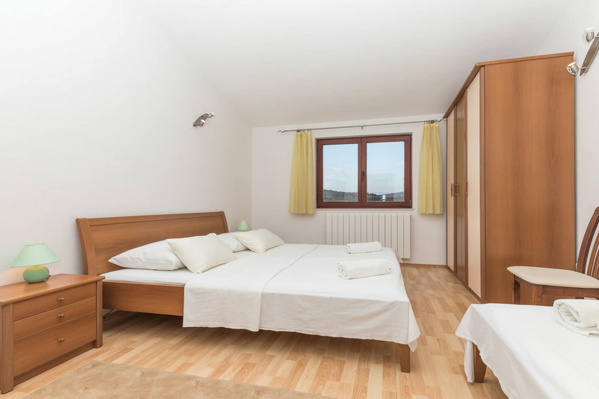 Relaxing Holiday Home with Pool, Fitness Area, and Entertainment Facilities - Six Bedroom Holiday Home-Schlafzimmer