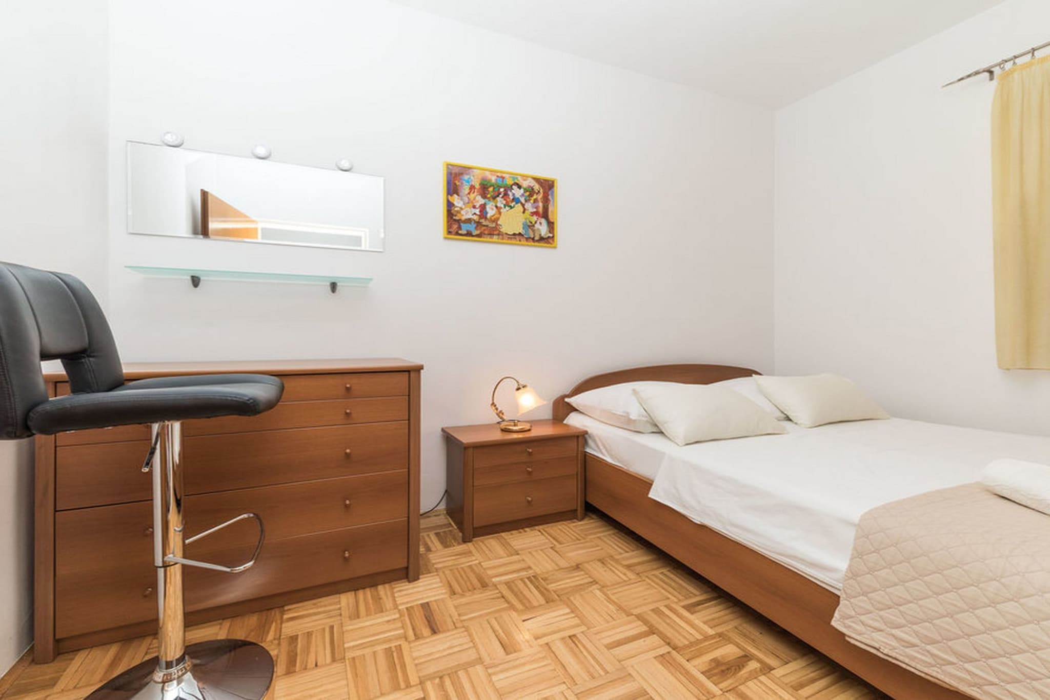Relaxing Holiday Home with Pool, Fitness Area, and Entertainment Facilities - Six Bedroom Holiday Home-Schlafzimmer