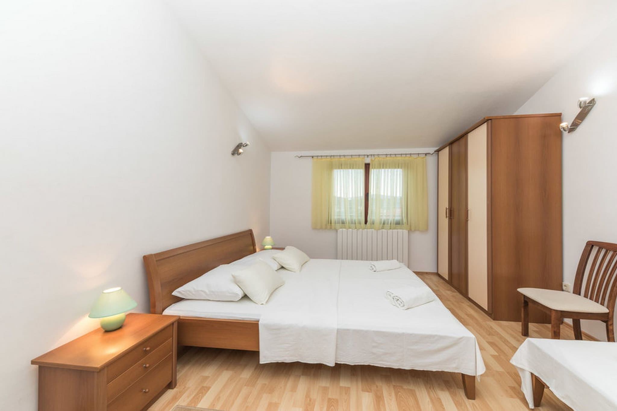 Relaxing Holiday Home with Pool, Fitness Area, and Entertainment Facilities - Six Bedroom Holiday Home-Schlafzimmer