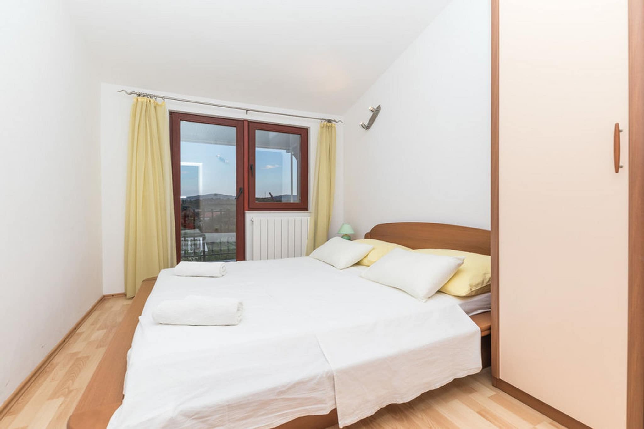 Relaxing Holiday Home with Pool, Fitness Area, and Entertainment Facilities - Six Bedroom Holiday Home-Schlafzimmer