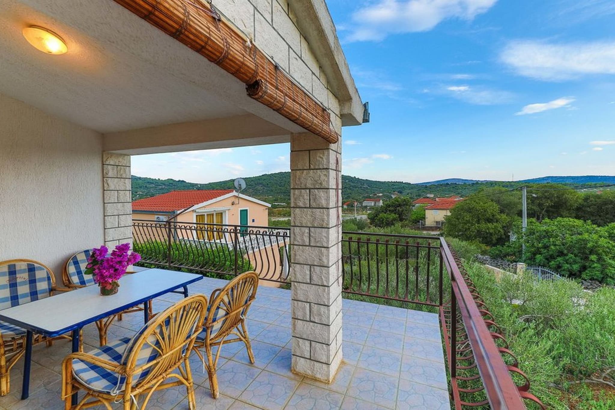 Relaxing Holiday Home with Pool, Fitness Area, and Entertainment Facilities - Six Bedroom Holiday Home