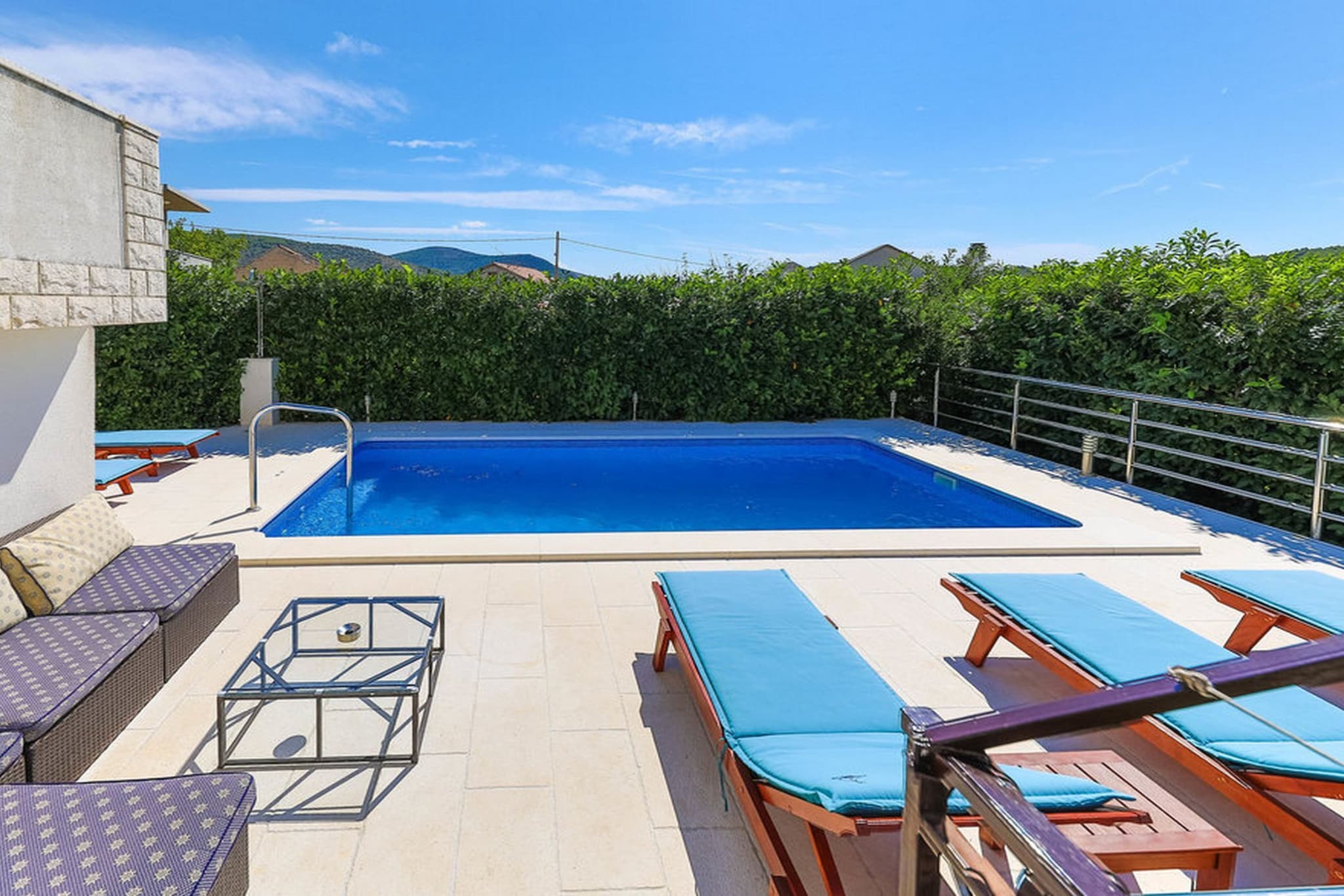 Relaxing Holiday Home with Pool, Fitness Area, and Entertainment Facilities - Six Bedroom Holiday Home-Schwimmbad