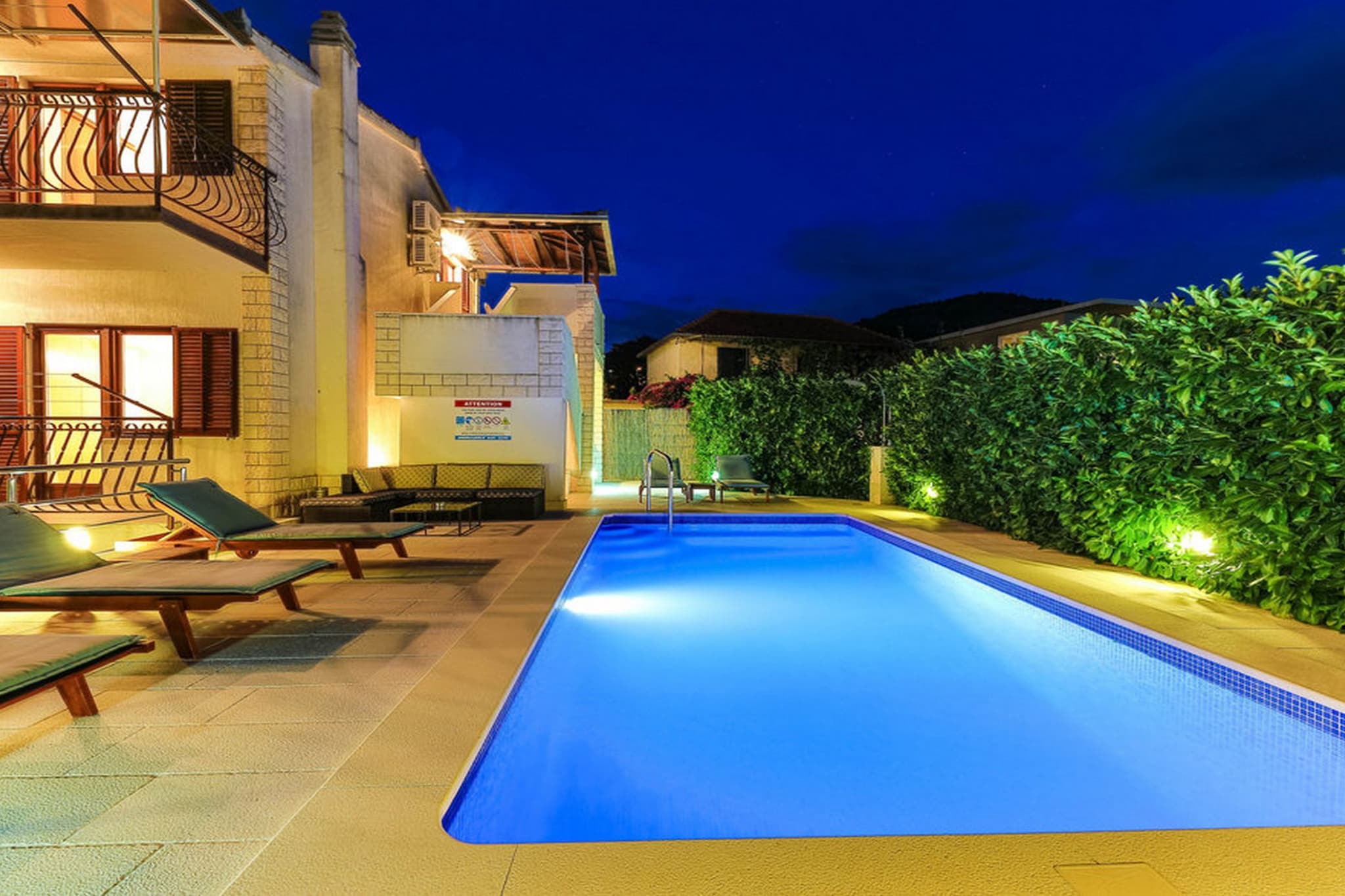 Relaxing Holiday Home with Pool, Fitness Area, and Entertainment Facilities - Six Bedroom Holiday Home-Schwimmbad
