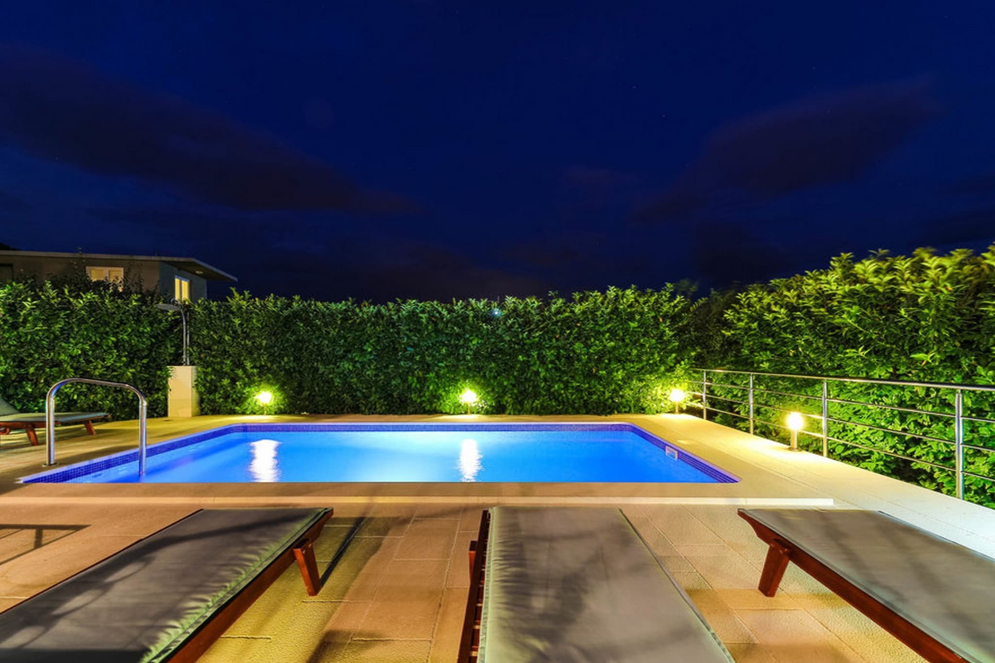 Relaxing Holiday Home with Pool, Fitness Area, and Entertainment Facilities - Six Bedroom Holiday Home-Schwimmbad