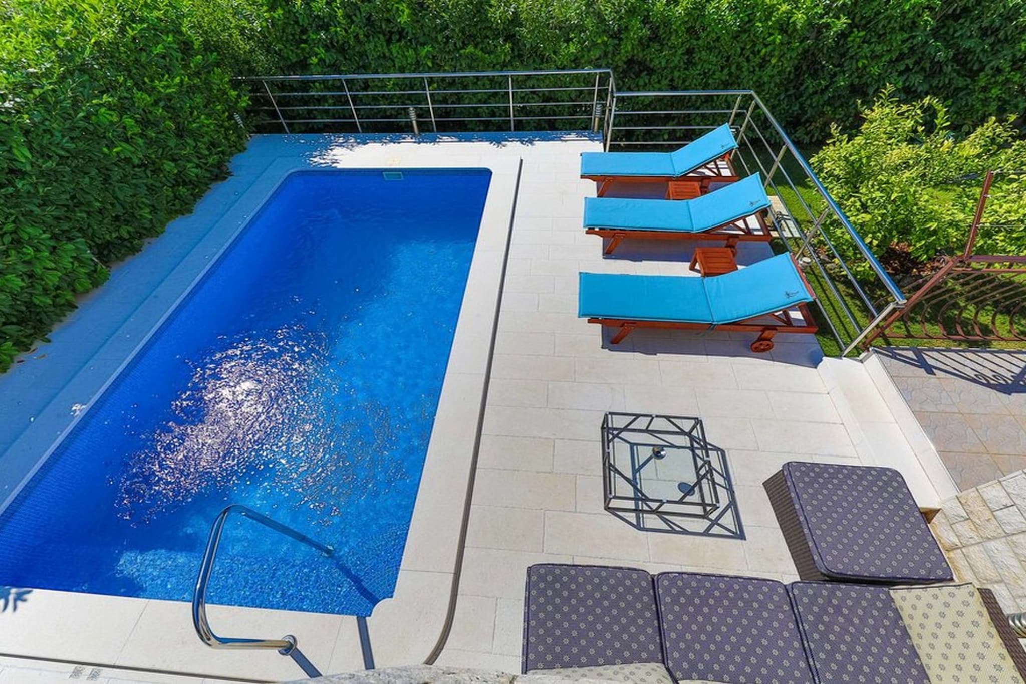 Relaxing Holiday Home with Pool, Fitness Area, and Entertainment Facilities - Six Bedroom Holiday Home-Schwimmbad