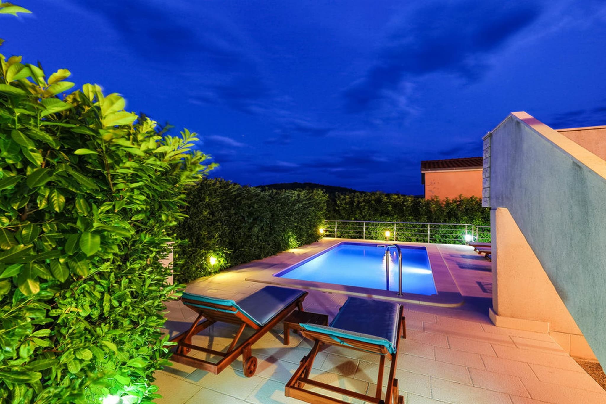 Relaxing Holiday Home with Pool, Fitness Area, and Entertainment Facilities - Six Bedroom Holiday Home-Schwimmbad