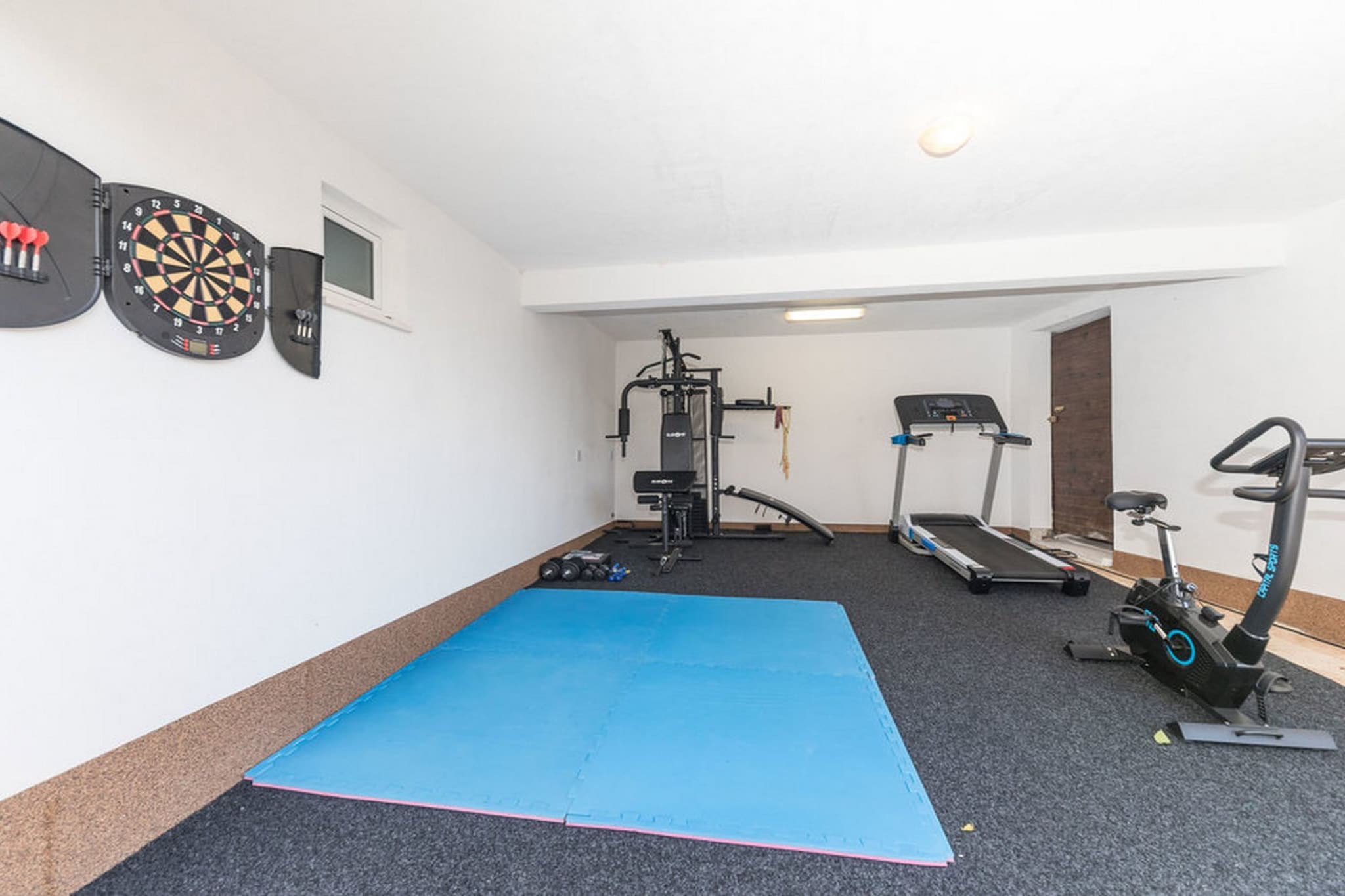 Relaxing Holiday Home with Pool, Fitness Area, and Entertainment Facilities - Six Bedroom Holiday Home-Fitnessraum