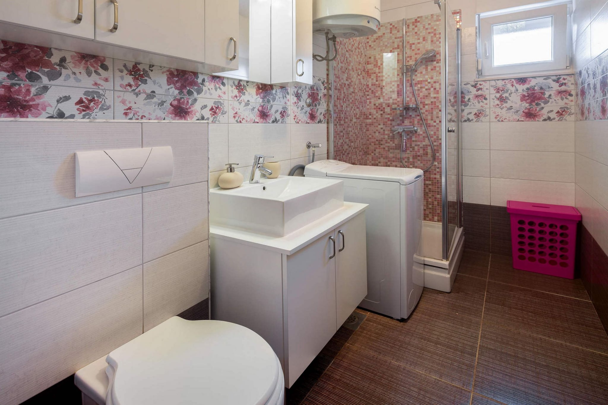 Elegant Hideaway Apartment with Pool - Two Bedroom Apartment with Pool-Bathroom