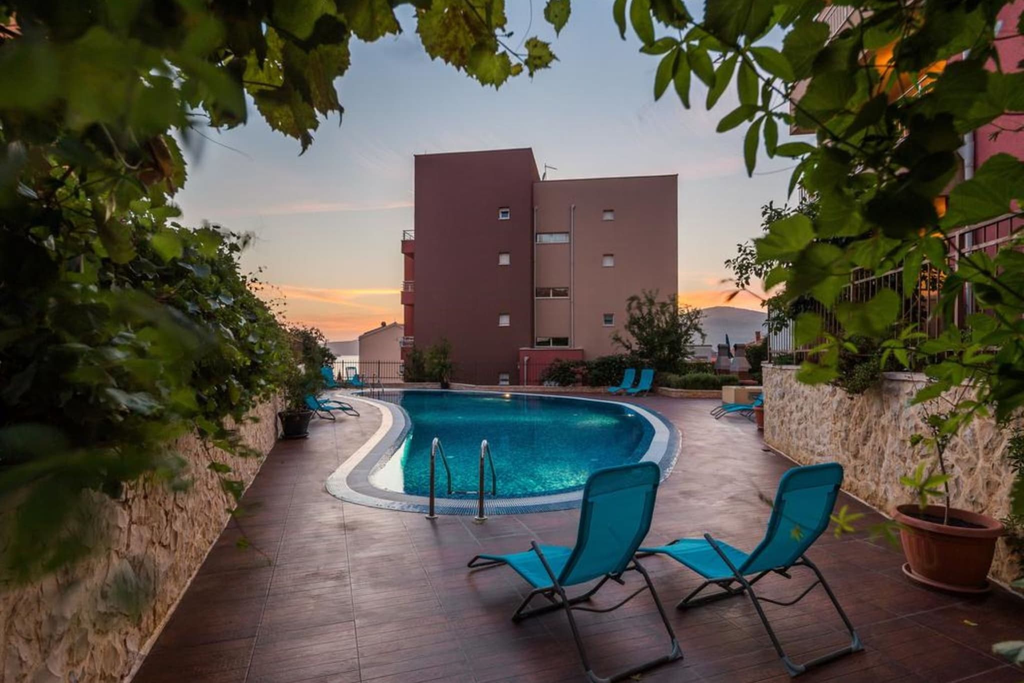 Elegant Hideaway Apartment with Pool - Two Bedroom Apartment with Pool-Pool
