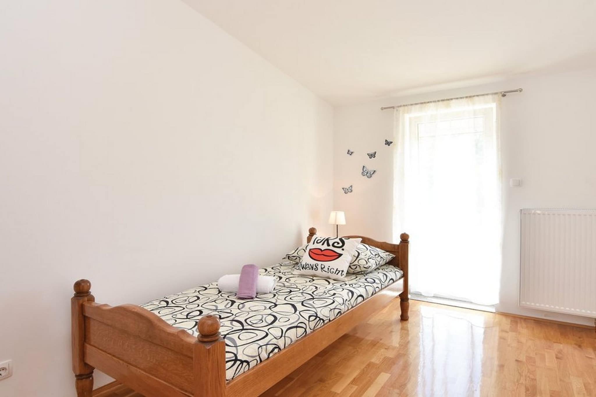 Serene Villa with Pool, BBQ, and Authentic Tavern Surrounded by Nature - Five Bedroom Holiday Home-Chambre