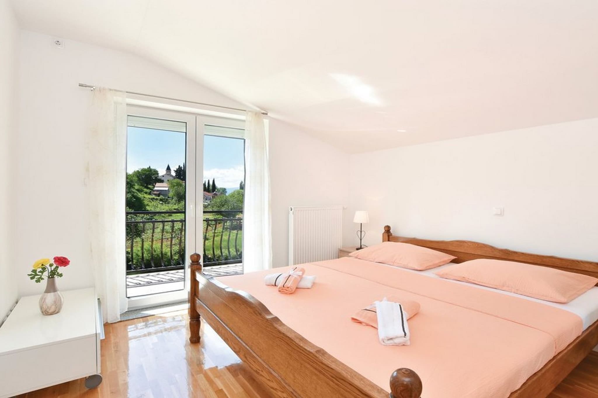 Serene Villa with Pool, BBQ, and Authentic Tavern Surrounded by Nature - Five Bedroom Holiday Home-Chambre