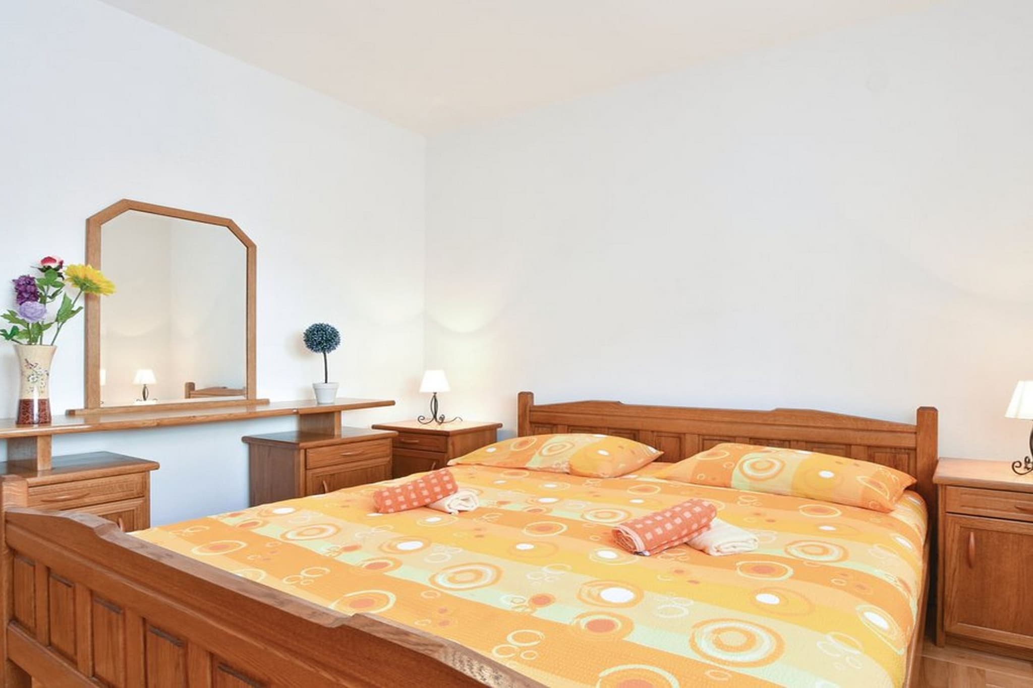 Serene Villa with Pool, BBQ, and Authentic Tavern Surrounded by Nature - Five Bedroom Holiday Home-Chambre