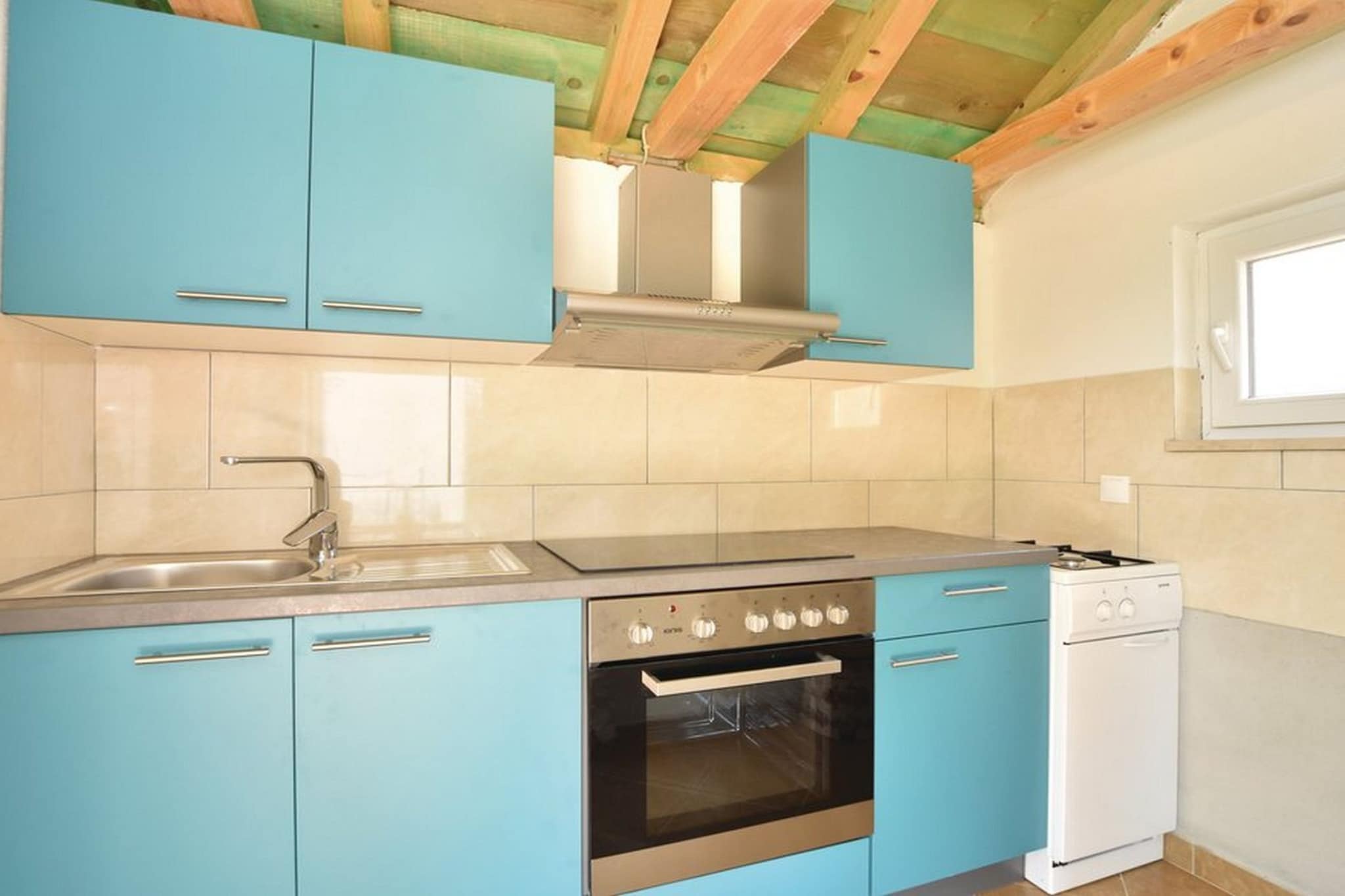 Serene Villa with Pool, BBQ, and Authentic Tavern Surrounded by Nature - Five Bedroom Holiday Home-Cuisine