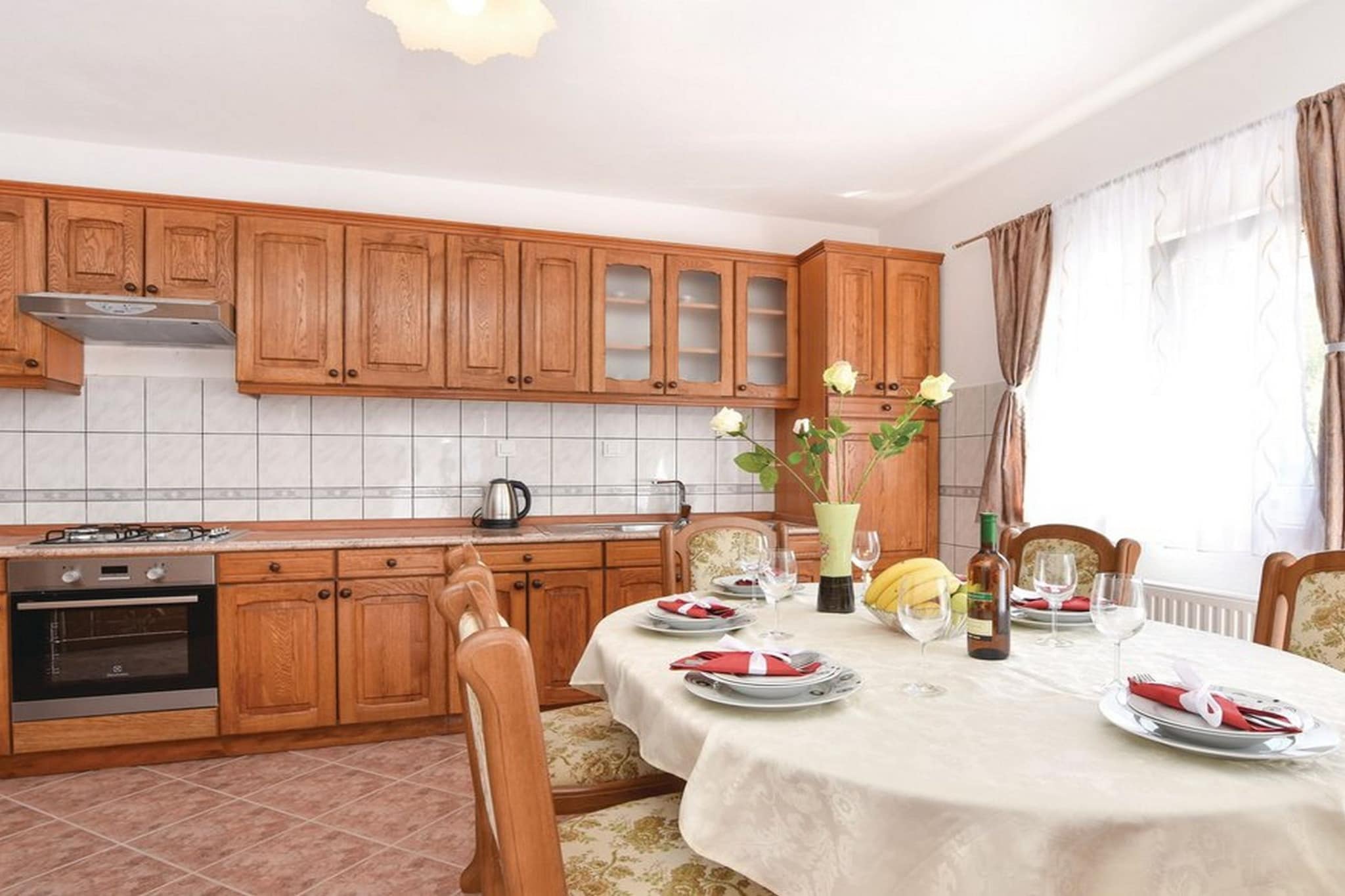 Serene Villa with Pool, BBQ, and Authentic Tavern Surrounded by Nature - Five Bedroom Holiday Home-Cuisine