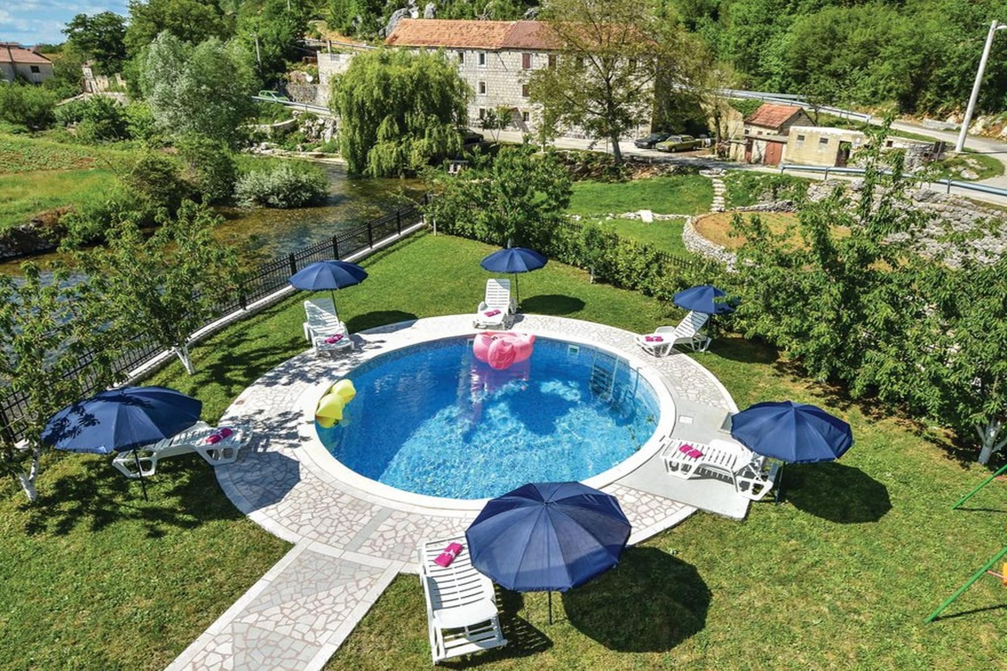 Serene Villa with Pool, BBQ, and Authentic Tavern Surrounded by Nature - Five Bedroom Holiday Home-Vue