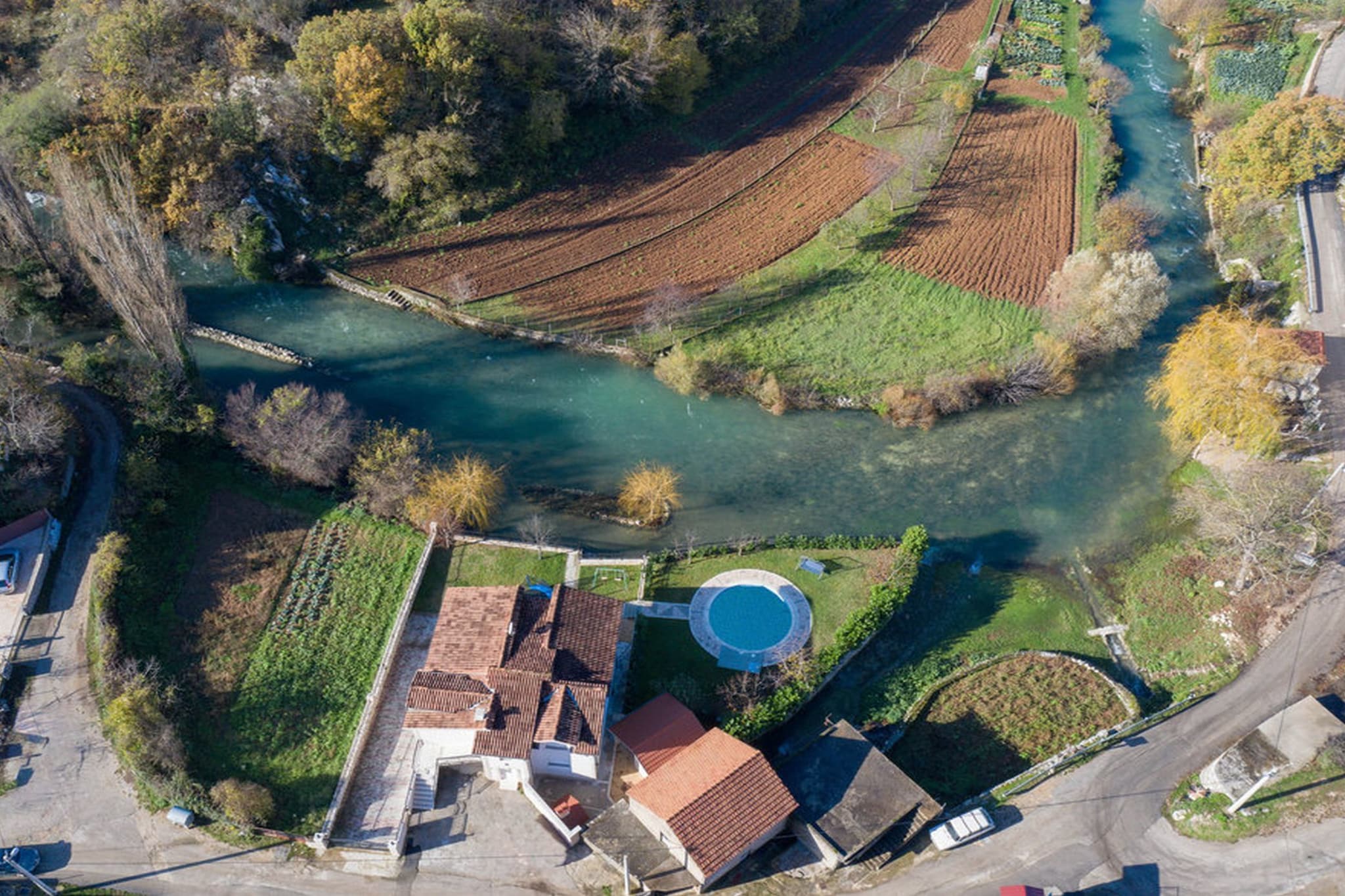 Serene Villa with Pool, BBQ, and Authentic Tavern Surrounded by Nature - Five Bedroom Holiday Home-Vue