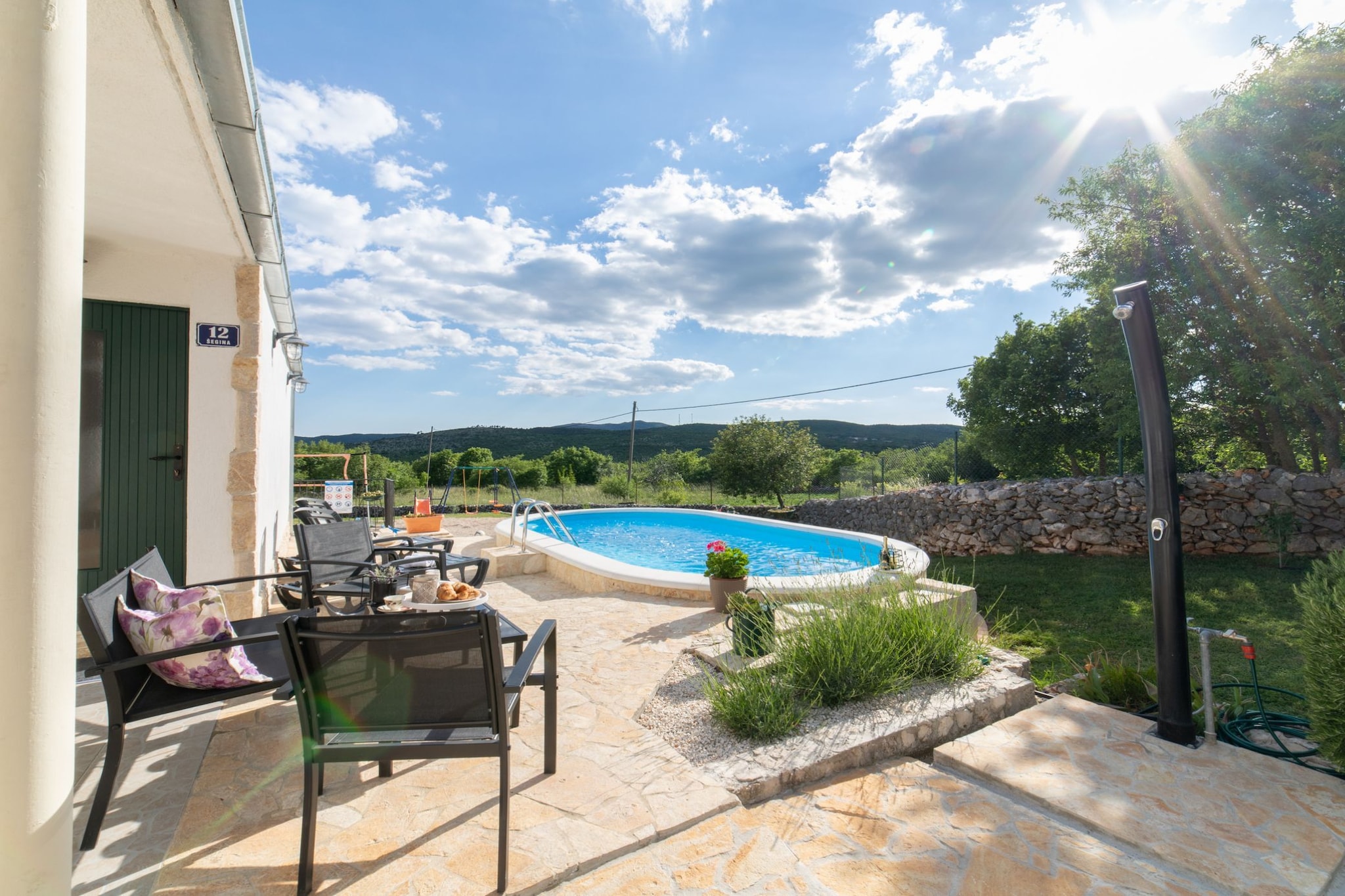Serene Retreat Holiday Home with Pool - Two Bedroom Holiday Home with Pool-Extérieur