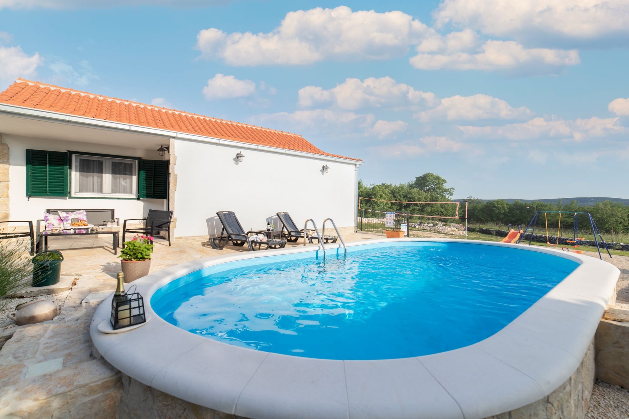 Serene Retreat Holiday Home with Pool - Two Bedroom Holiday Home with Pool-Extérieur