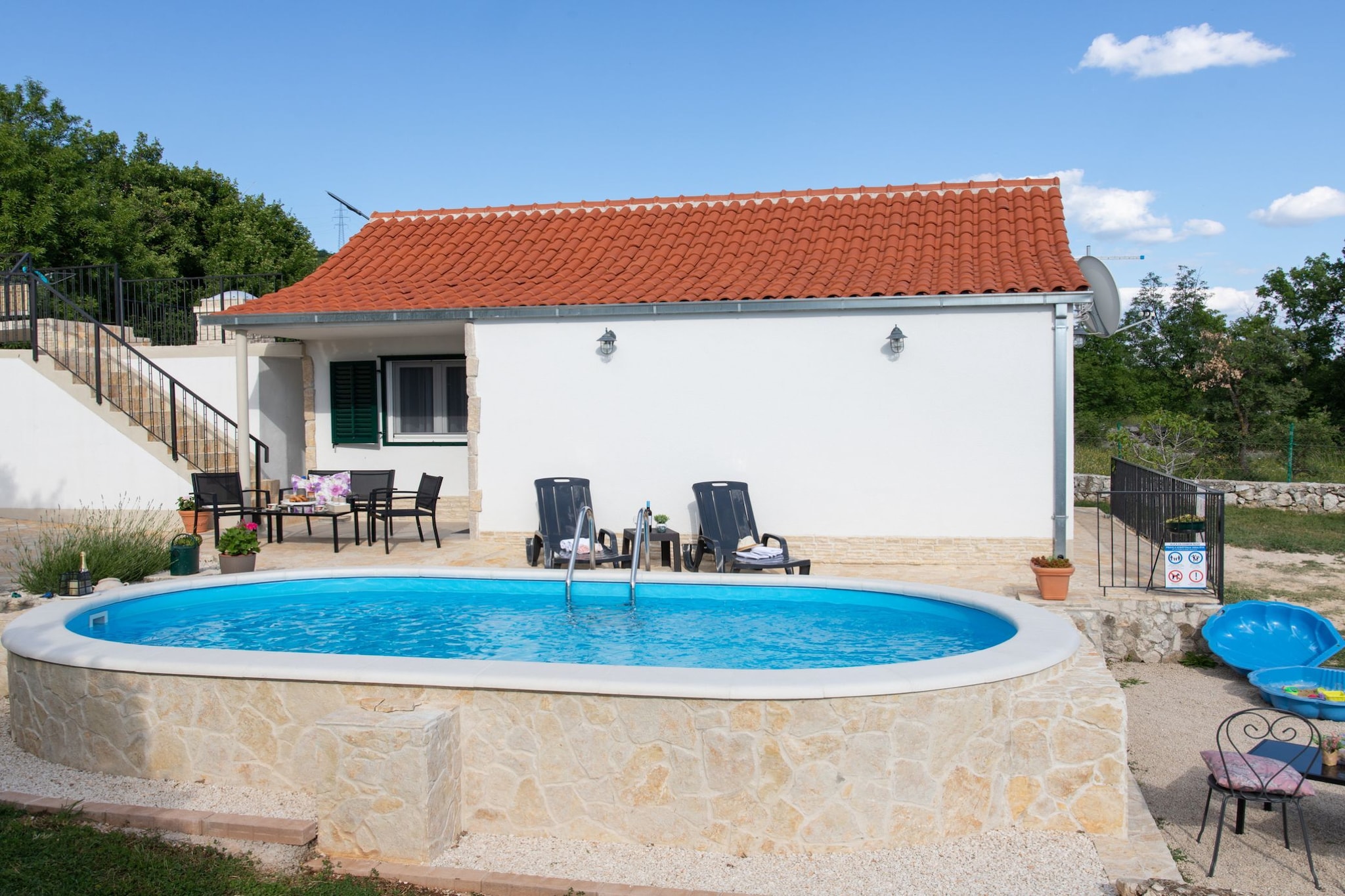 Serene Retreat Holiday Home with Pool - Two Bedroom Holiday Home with Pool-Extérieur