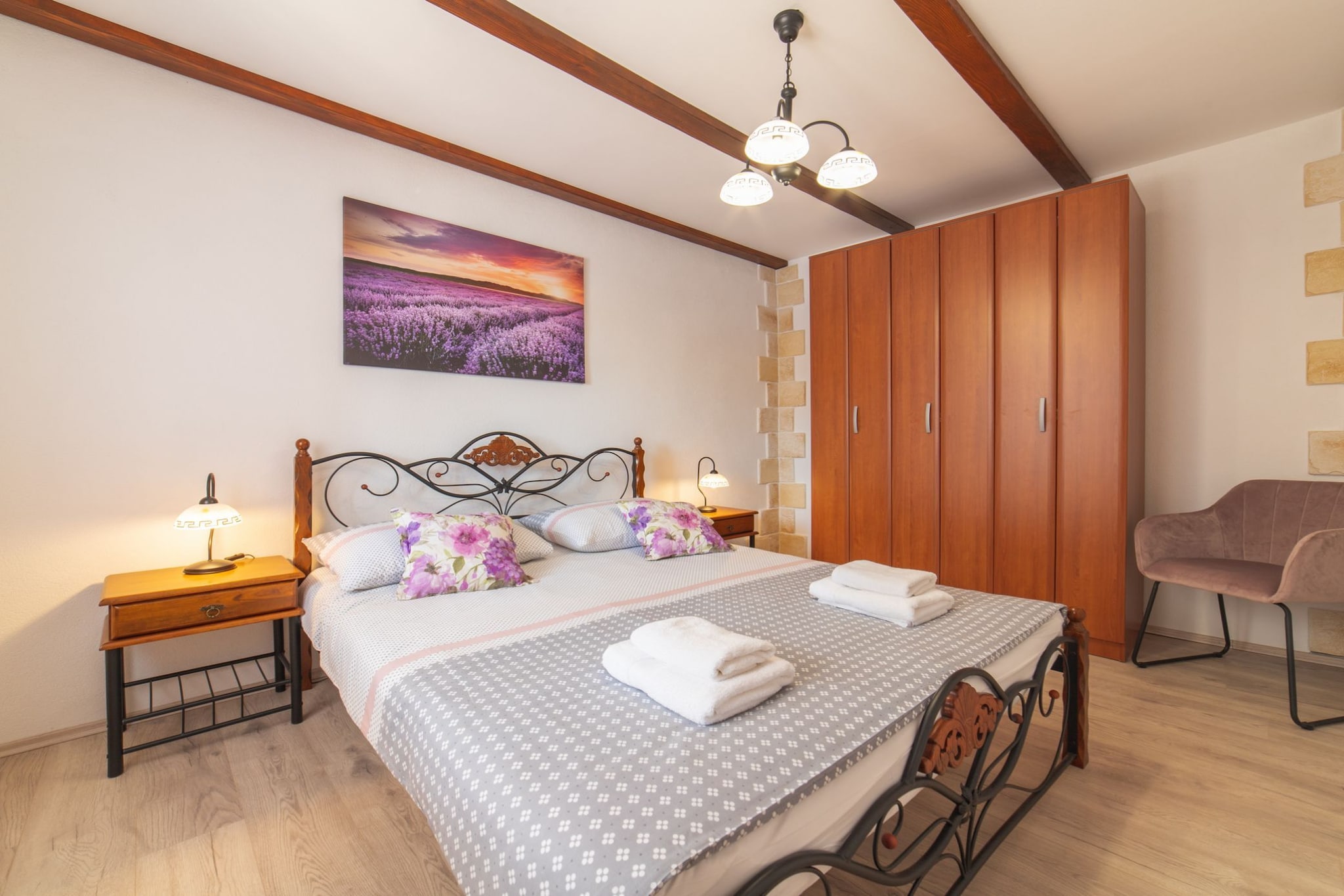 Serene Retreat Holiday Home with Pool - Two Bedroom Holiday Home with Pool-Chambre