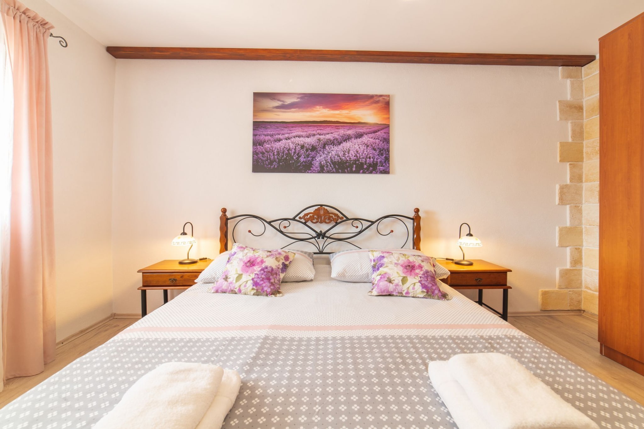Serene Retreat Holiday Home with Pool - Two Bedroom Holiday Home with Pool-Chambre