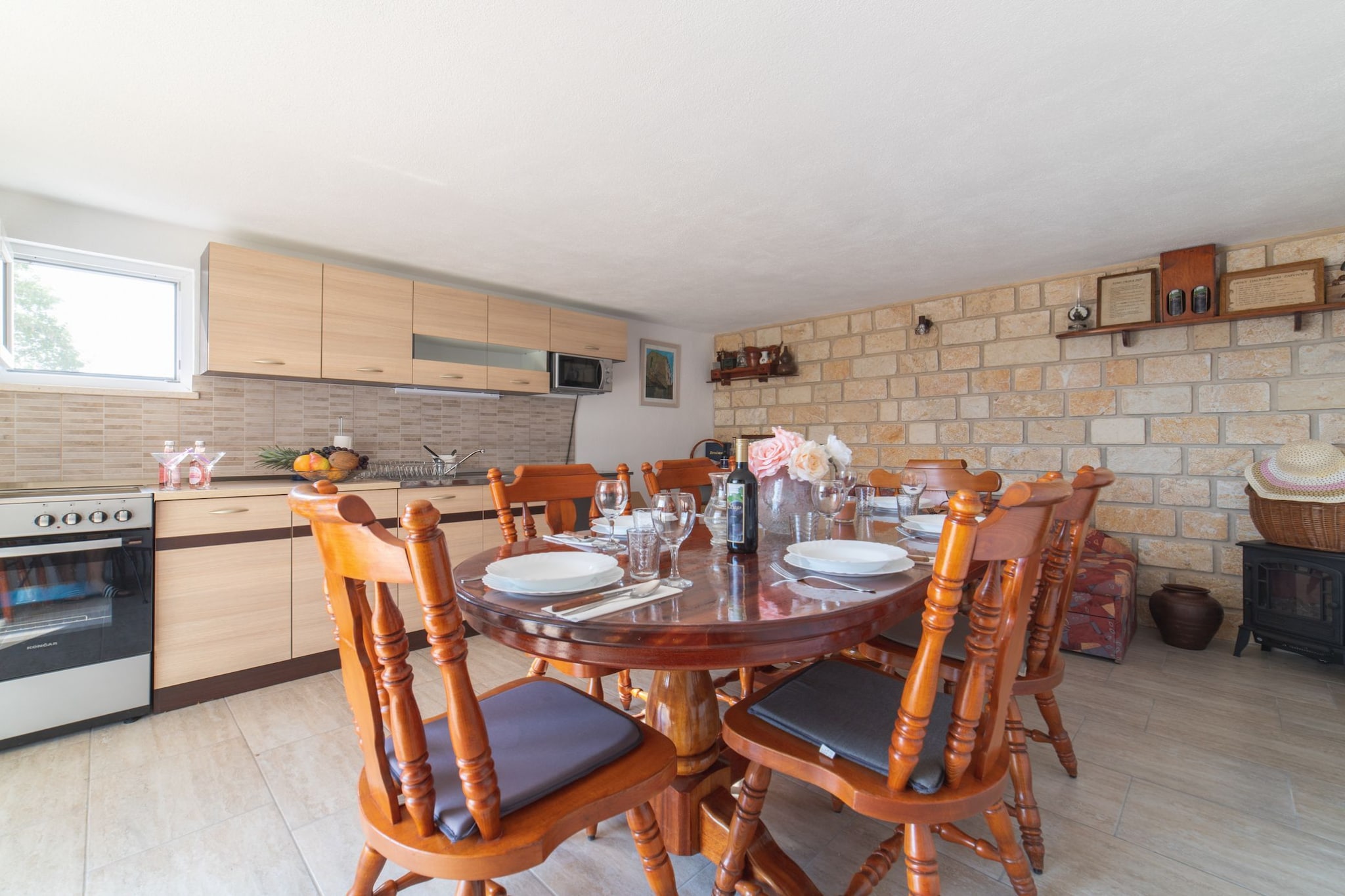Serene Retreat Holiday Home with Pool - Two Bedroom Holiday Home with Pool-Cuisine