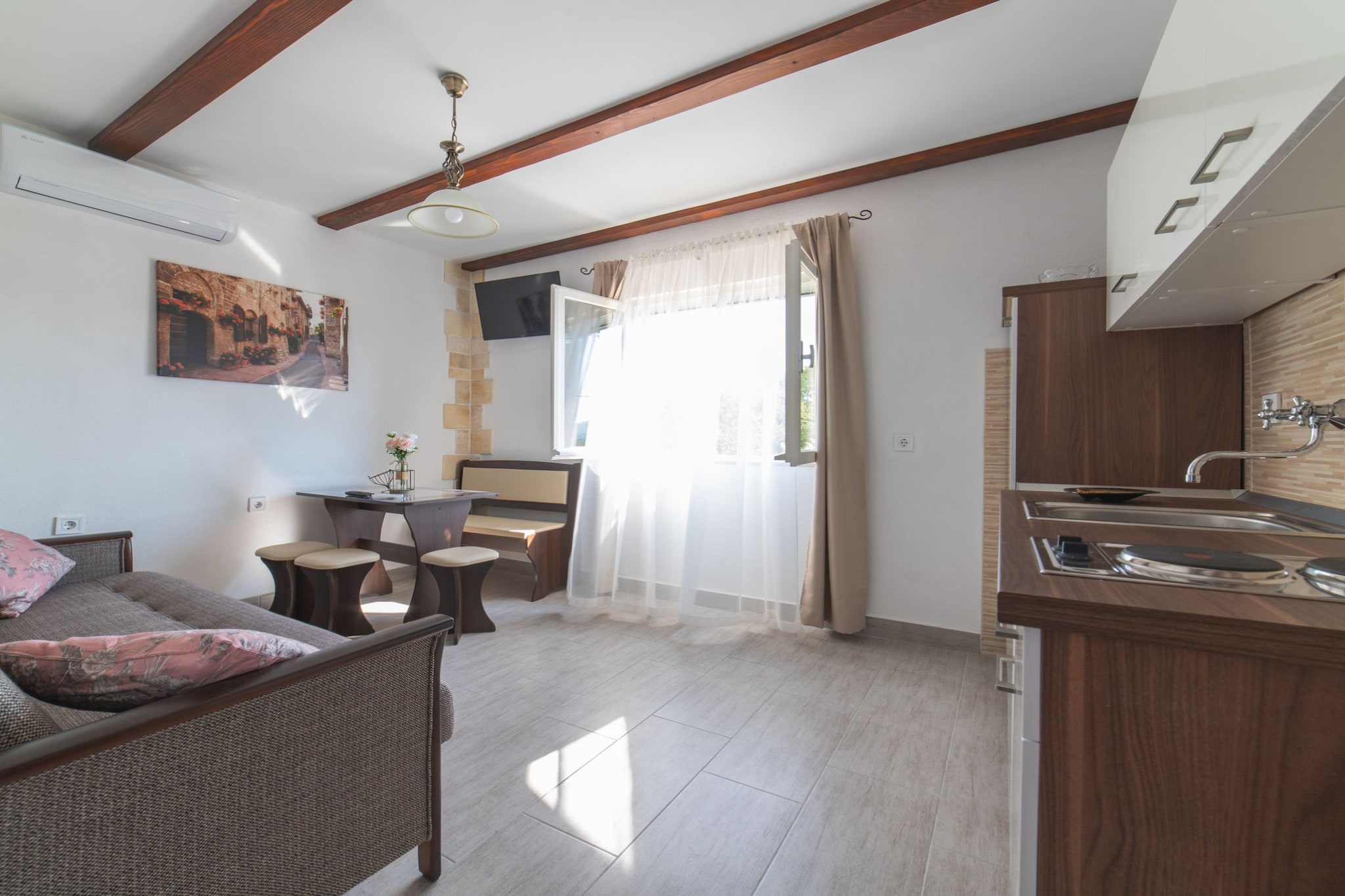 Serene Retreat Holiday Home with Pool - Two Bedroom Holiday Home with Pool-Cuisine