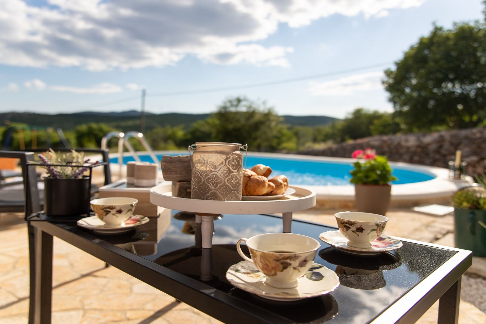 Serene Retreat Holiday Home with Pool - Two Bedroom Holiday Home with Pool-Piscine