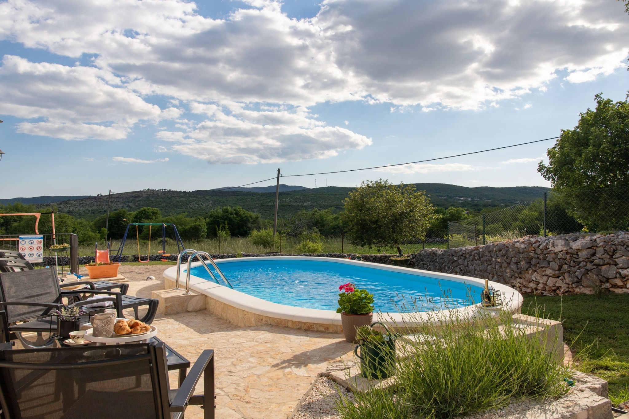 Serene Retreat Holiday Home with Pool - Two Bedroom Holiday Home with Pool-Piscine