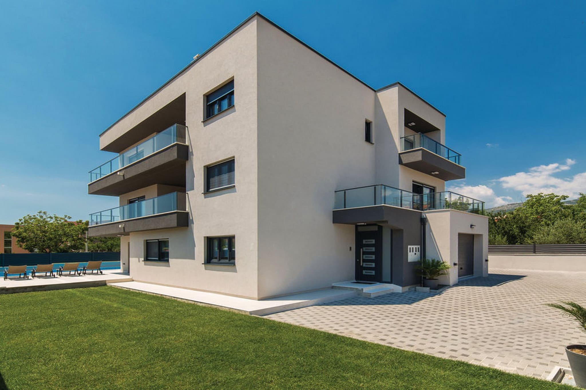 Modern Kastel Villa with Private Pool, Gym, and Large Outdoor Space - Eight Bedroom Villa-Extérieur