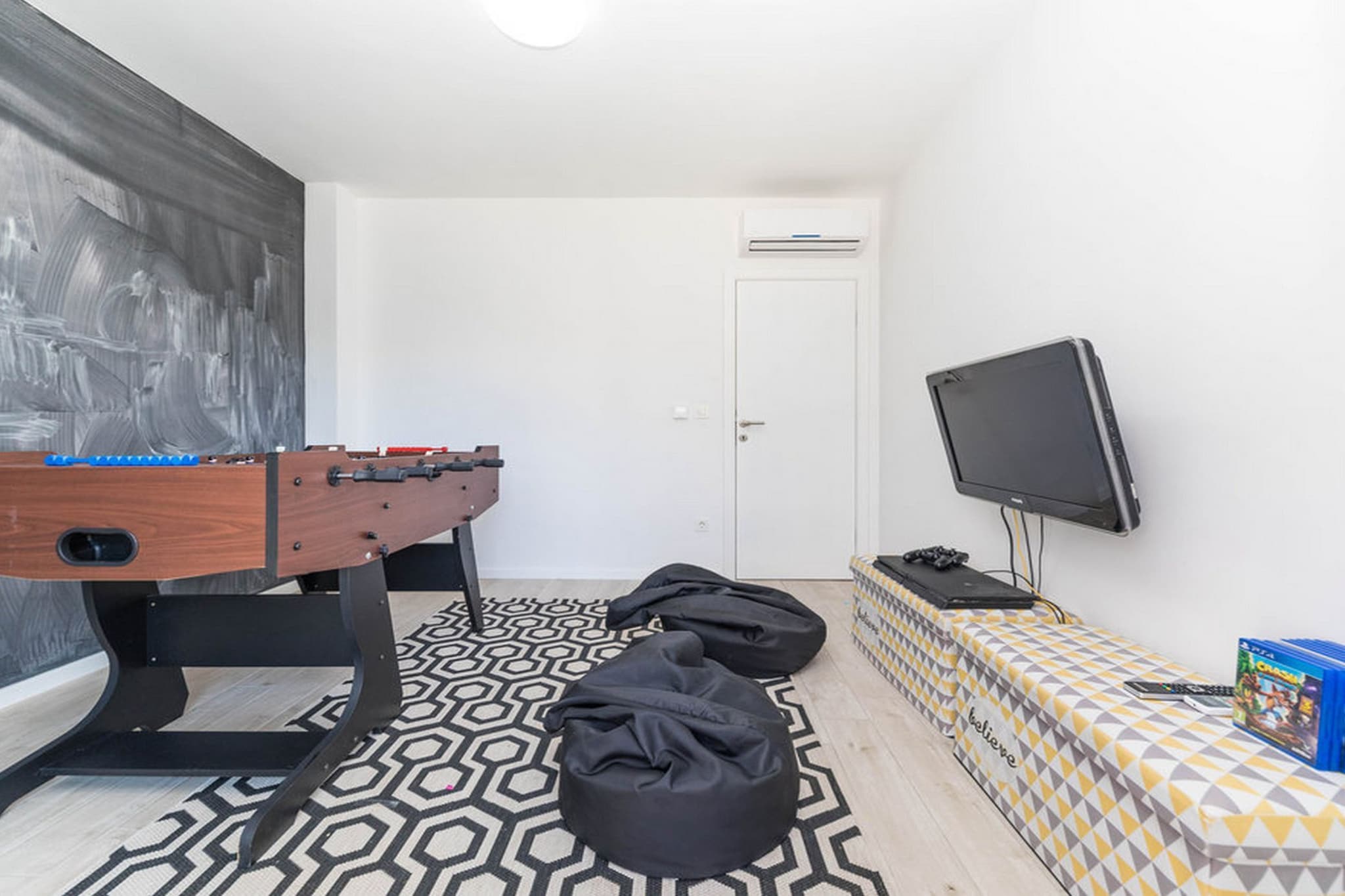 Modern Kastel Villa with Private Pool, Gym, and Large Outdoor Space - Eight Bedroom Villa-Intérieur