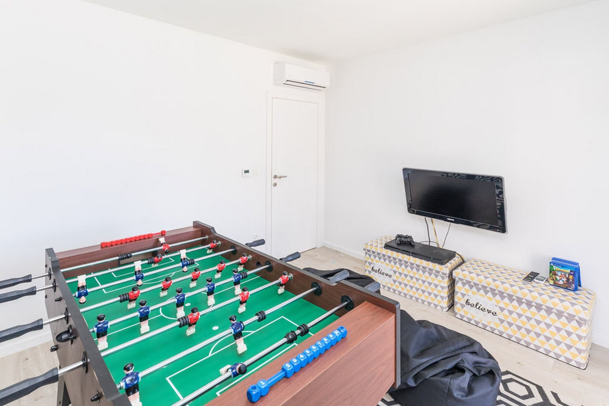 Modern Kastel Villa with Private Pool, Gym, and Large Outdoor Space - Eight Bedroom Villa-Intérieur