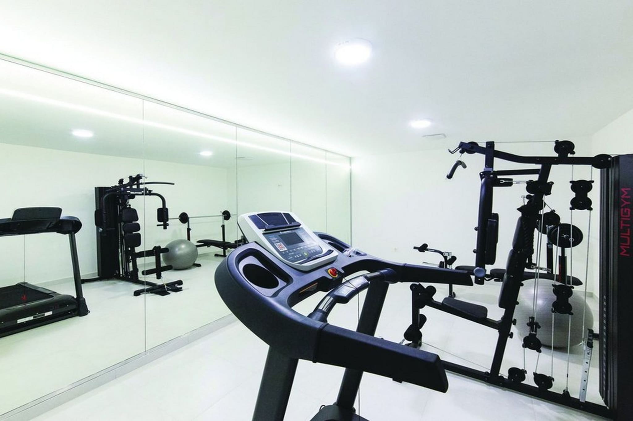 Modern Kastel Villa with Private Pool, Gym, and Large Outdoor Space - Eight Bedroom Villa-Salle de sport