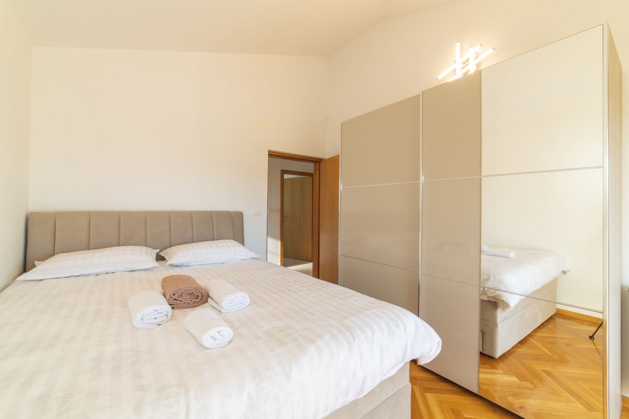 Idyllic Getaway Lovrec Villa with Pool - Five Bedroom Villa with Pool-Chambre