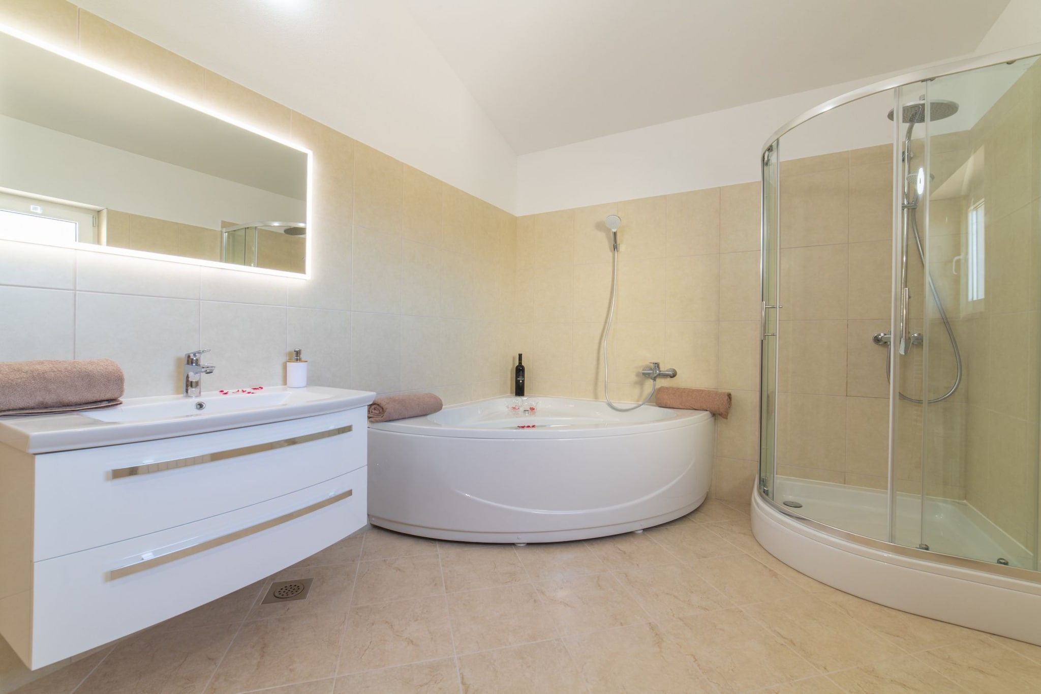 Idyllic Getaway Lovrec Villa with Pool - Five Bedroom Villa with Pool-Salle de bain
