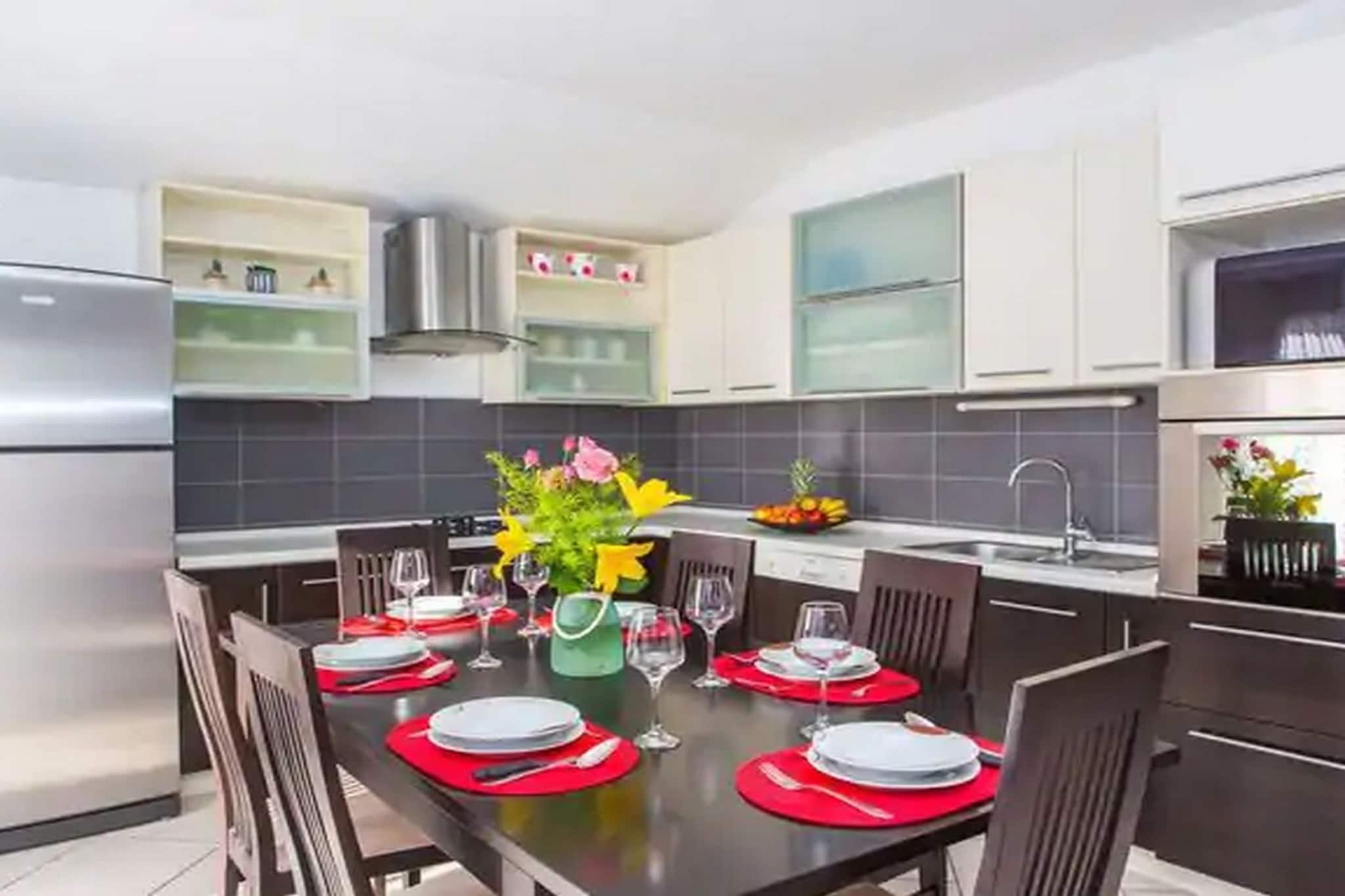 Three Bedroom Holiday Home-Kitchen