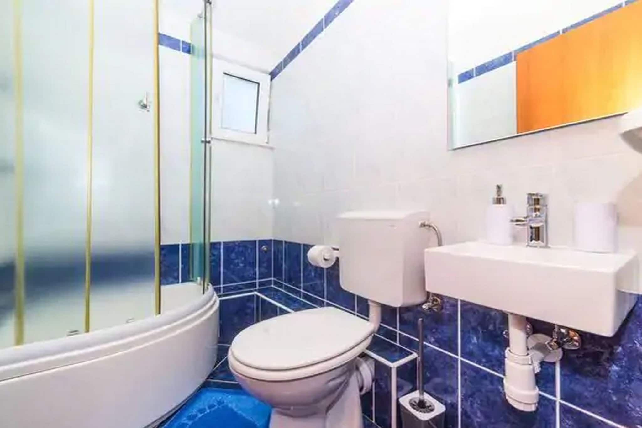Three Bedroom Holiday Home-Bathroom