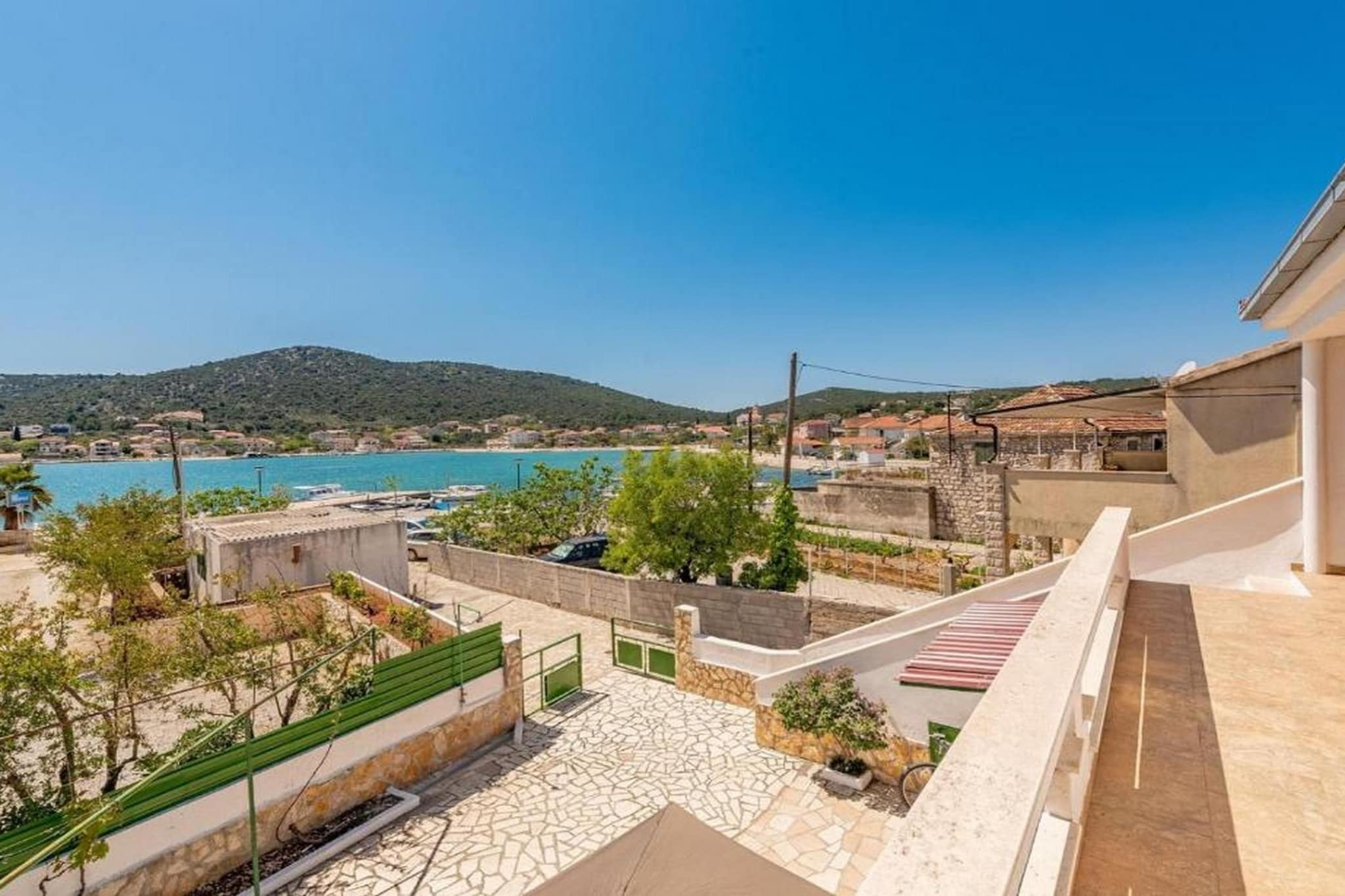 Three Bedroom Holiday Home-Outdoor
