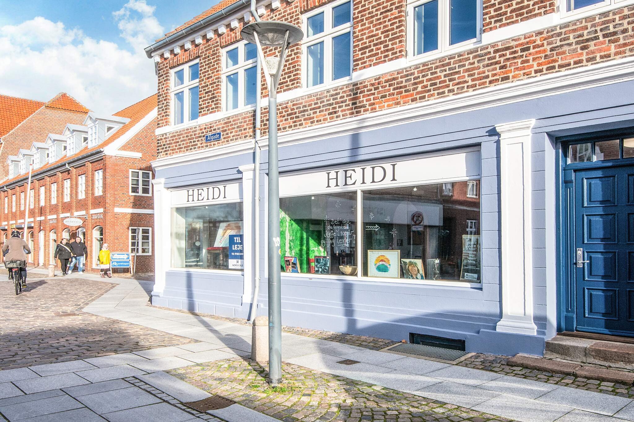 This cozy 2-room apartment of 62 m², featuring two comfortable beds. It is ideally located by Ringkøbing Fjord, just a short walk from the harbor and only 2 minutes from the town square. The apartment offers a shared outdoor space, perfect for enjoying the surroundings, which is shared with three other apartments. Guests also have the option to rent a garage for added convenience. The apartment boasts stunning views from the dormer windows, offering a picturesque setting to relax. Inside, you'll find a well-equipped kitchen, ideal for preparing meals, and a thoughtfully designed bathroom with a window. For added comfort, the apartment includes both a dishwasher and a washing machine, making it a practical choice for longer stays. With its prime location near the harbor and Ringkøbing Fjord, this apartment offers easy access to local attractions, cafés, and shops. Whether you're here for a weekend getaway or an extended stay, this charming apartment is a fantastic base to explore the beauty of Ringkøbing and its surroundings.A refundable deposit might be charged closer to your check-in date. The security deposit ensures a smooth stay and covers any additional services or consumption charges.This deposit covers utilities consumed during your stay and any additional services that may be taken.The final amount will be adjusted based on actual meter readings, actual usage of extra services, and any remaining balance will be refunded within 21 days after checkout.This deposit simply acts as a prepayment for charges that  you would anyways pay for, ensuring a seamless stay and check-out experience.