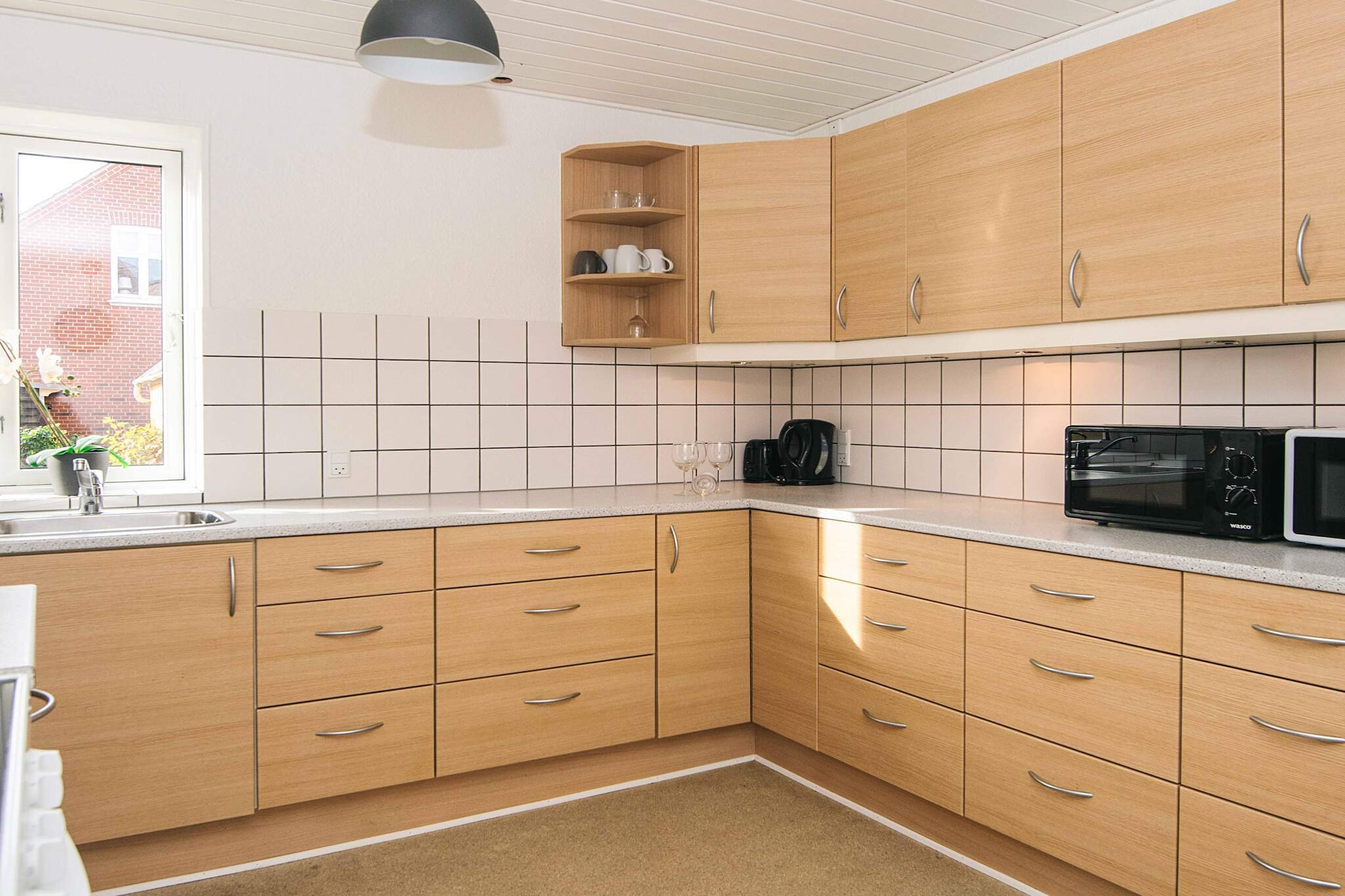 Kitchen(cooker(electric), dishwasher, fridge-freezer), Living/bed room(TV, chromecast), bedroom(2x single bed), bedroom(single bed), bedroom(single bed), bathroom(washbasin, shower, toilet, washing machine)