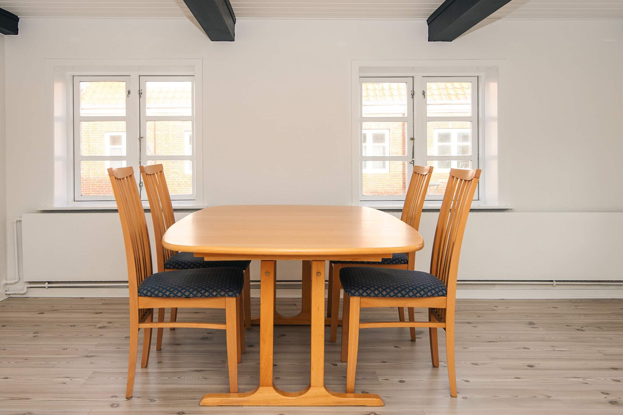 Kitchen(cooker(electric), dishwasher, fridge-freezer), bedroom(single bed, TV, chromecast), bedroom(single bed), bathroom(tumble dryer, washbasin, shower, toilet, washing machine), balcony