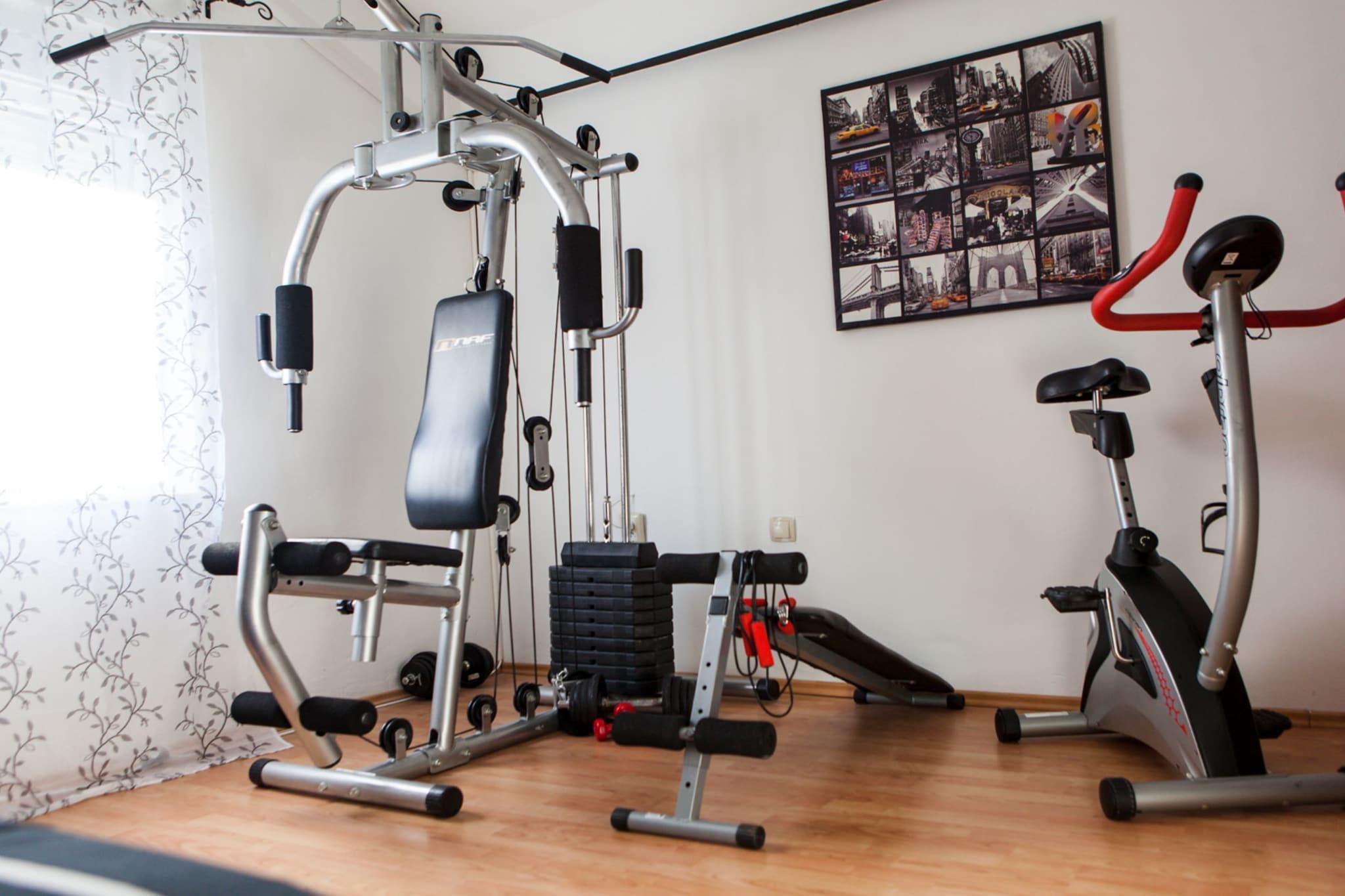 Elegant Holiday Home with Private Gym and Roof Terrace - Four Bedroom Holiday Home-Salle de sport