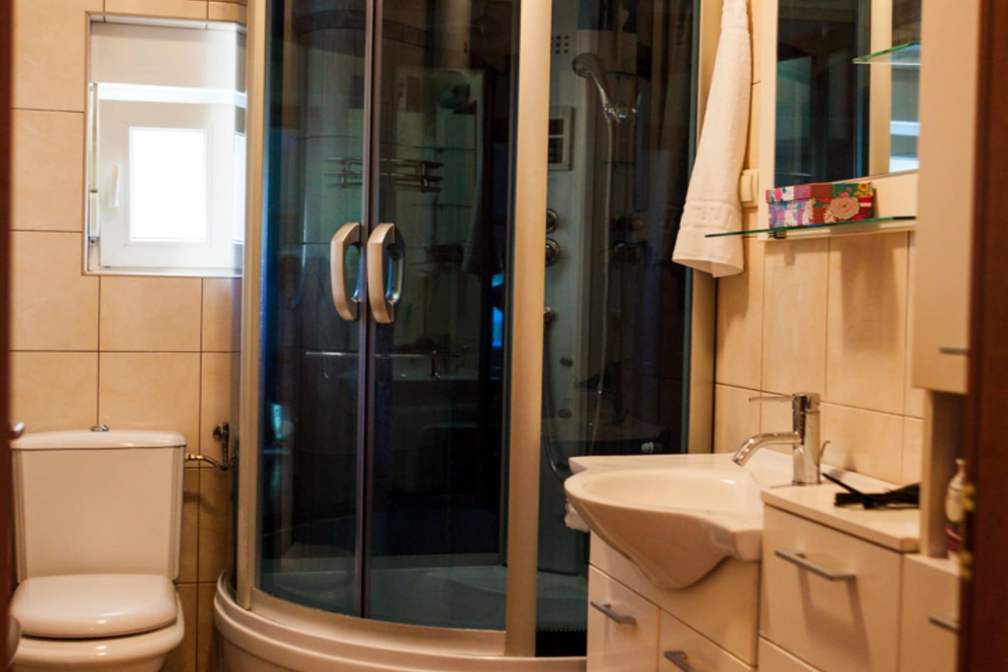 Elegant Holiday Home with Private Gym and Roof Terrace - Four Bedroom Holiday Home-Salle de bain