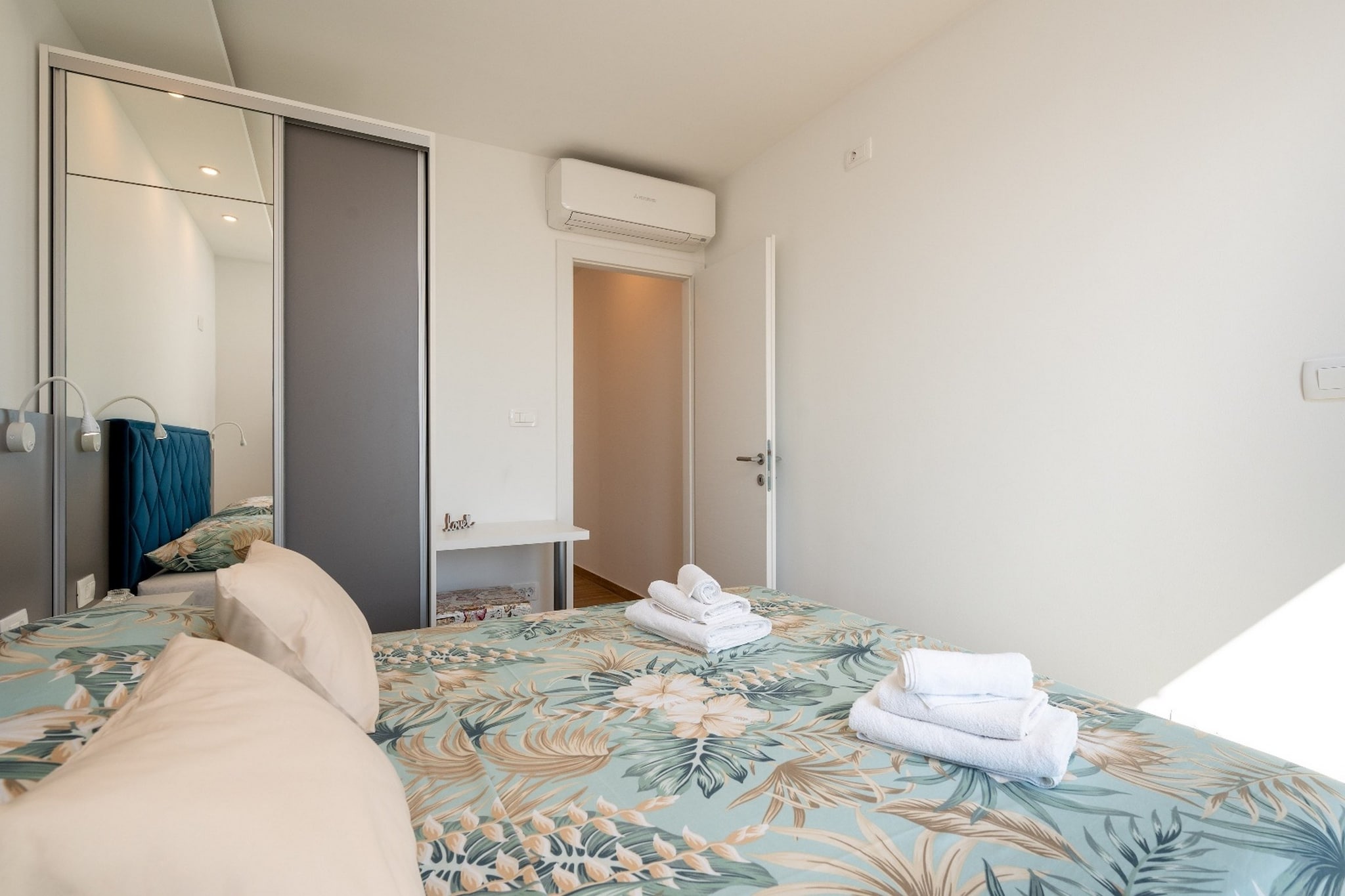 Exquisite and Stylish Apartment Trogir - Two Bedroom  Apartment with Terrace-Chambre