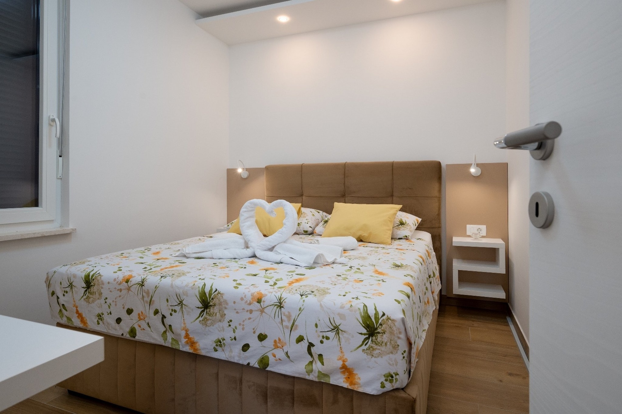 Exquisite and Stylish Apartment Trogir - Two Bedroom  Apartment with Terrace-Chambre