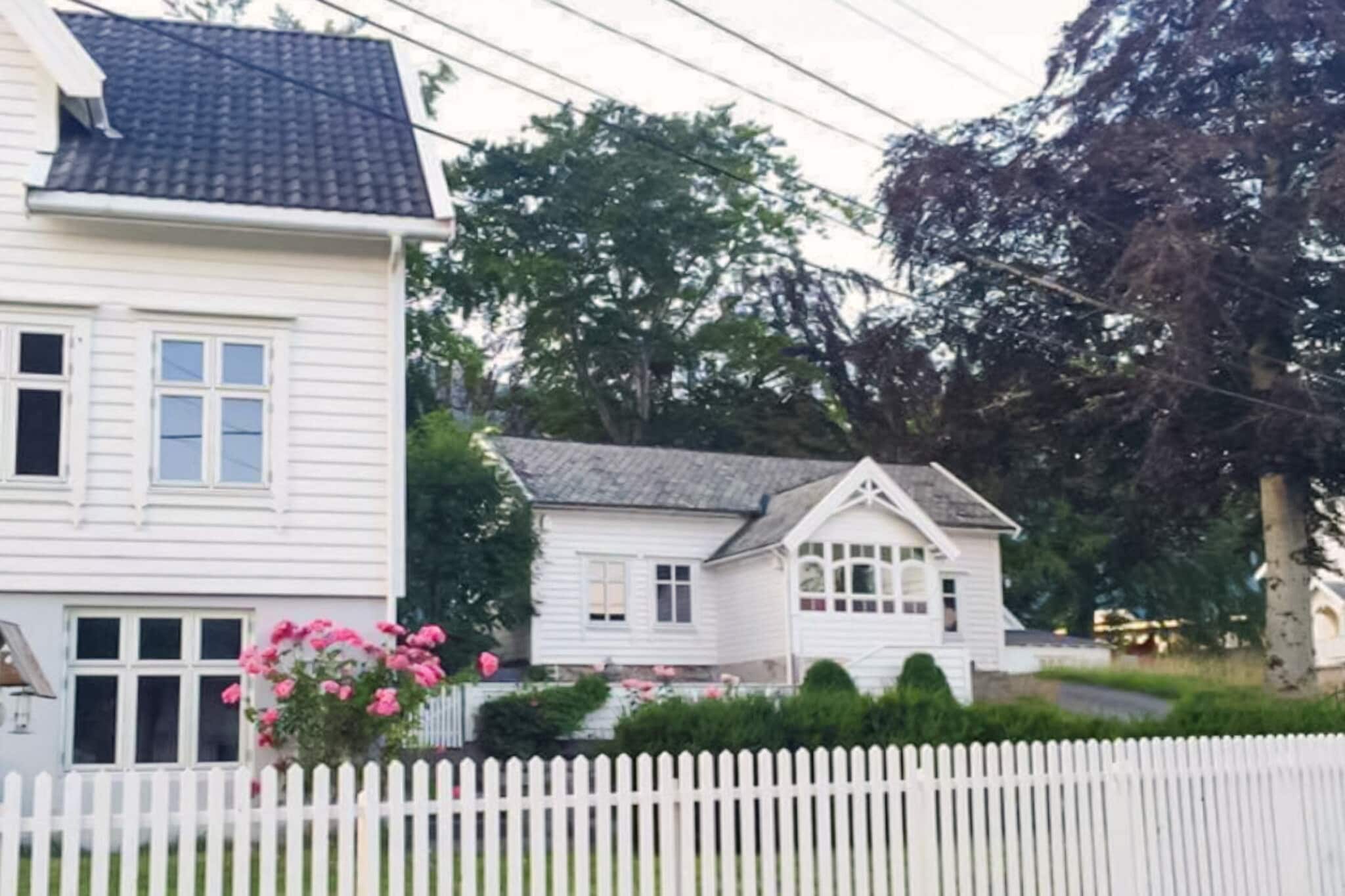 dining room(15 m2), Kitchen(10 m2)(cooker(electric), hood, coffee machine(filter), microwave, dishwasher, fridge, freezer(60-99L), washing machine), Living/bed room(30 m2)(TV(norvegian TV channels )), bedroom(double bed), bedroom(double bed), bedroom(single bed), bedroom(2x single bed), bathroom(hip bath), bathroom(floor heating)(bathtub or shower, washbasin, hip bath, toilet), heating(electric), terrace(40 m2), terrace(roofed, 20 m2), garden, garden furniture, BBQ, parking, air to air heatpump