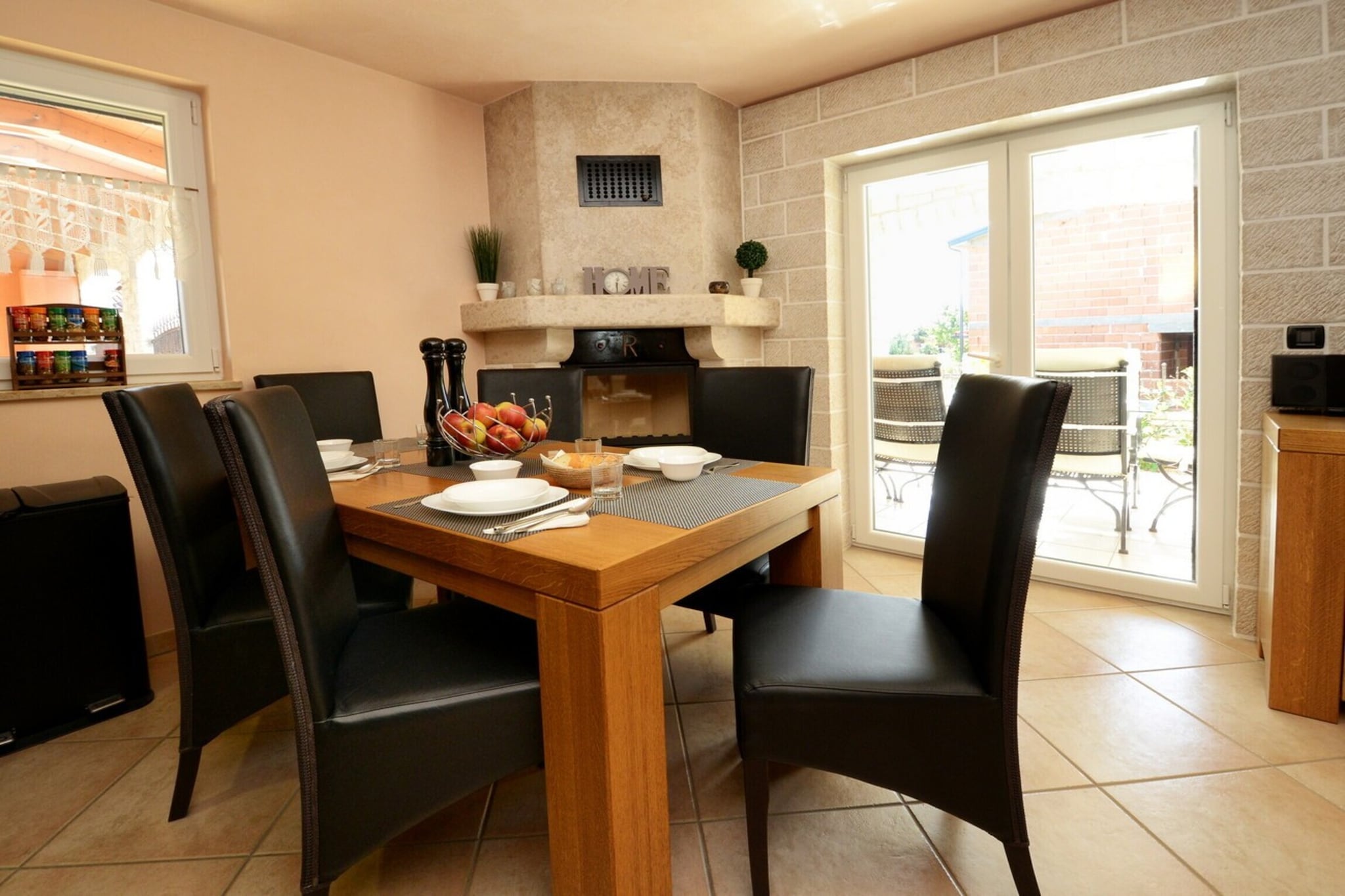 Villa Bianca-Dining room