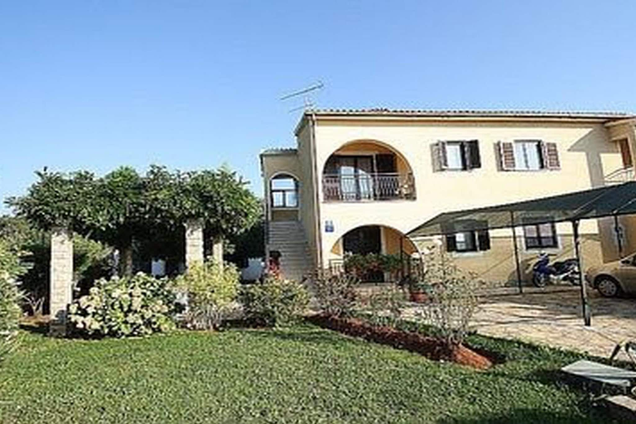 Apartment Bruna in Porec, Istria-Buitenkant zomer