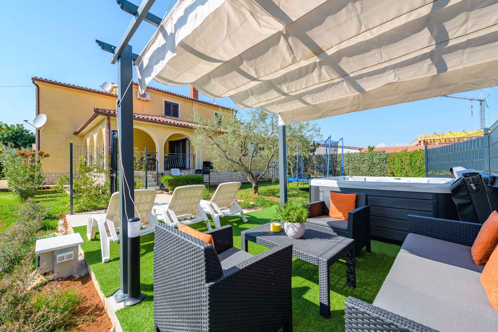 Apartment Josipa with Whirpool in Porec-Buitenlucht